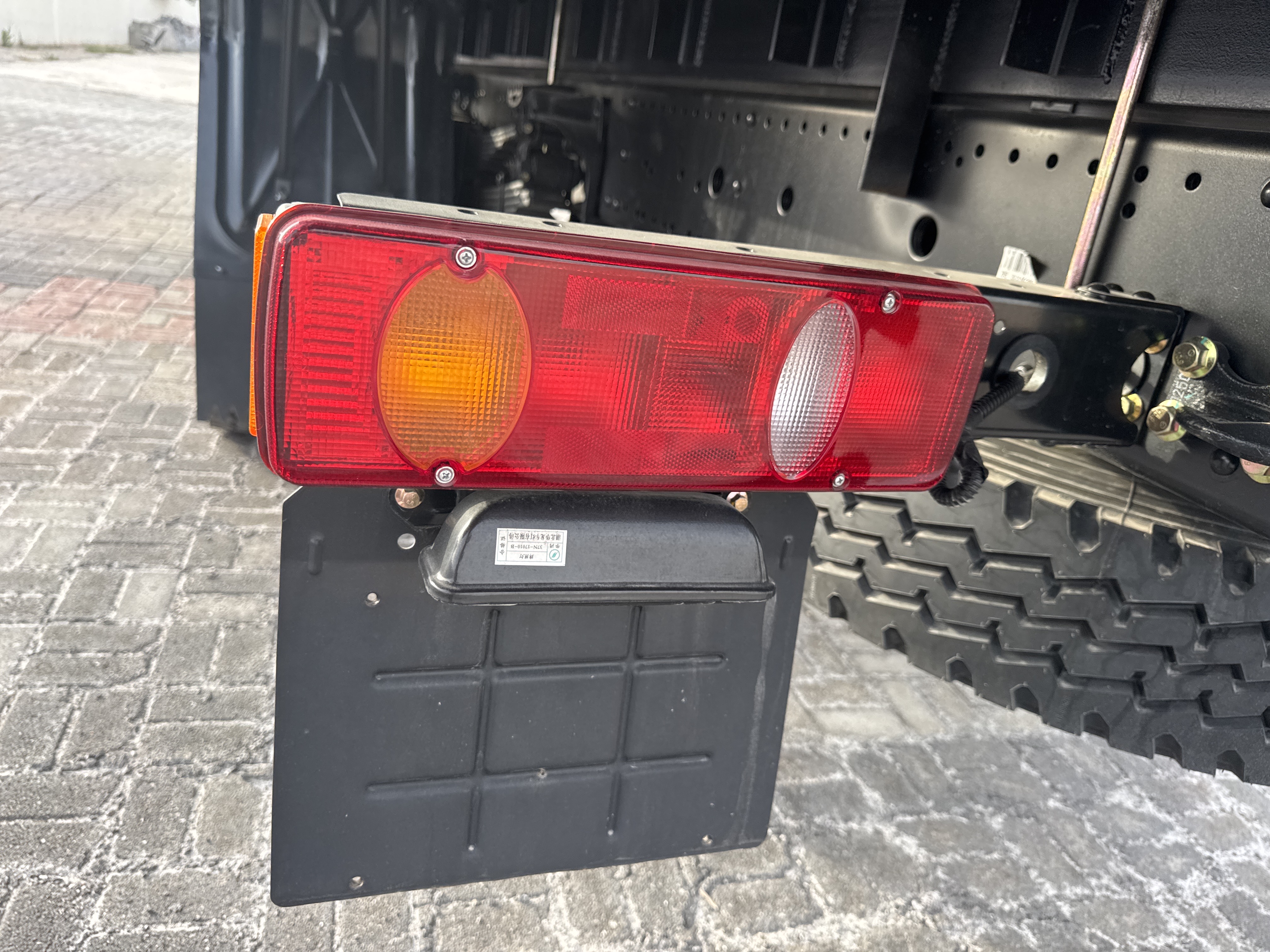 BTC-001-XCMG-SQ8ZK3Q-Boom-truck-cranes-inspection-Electronics-Lights-and-signals-1