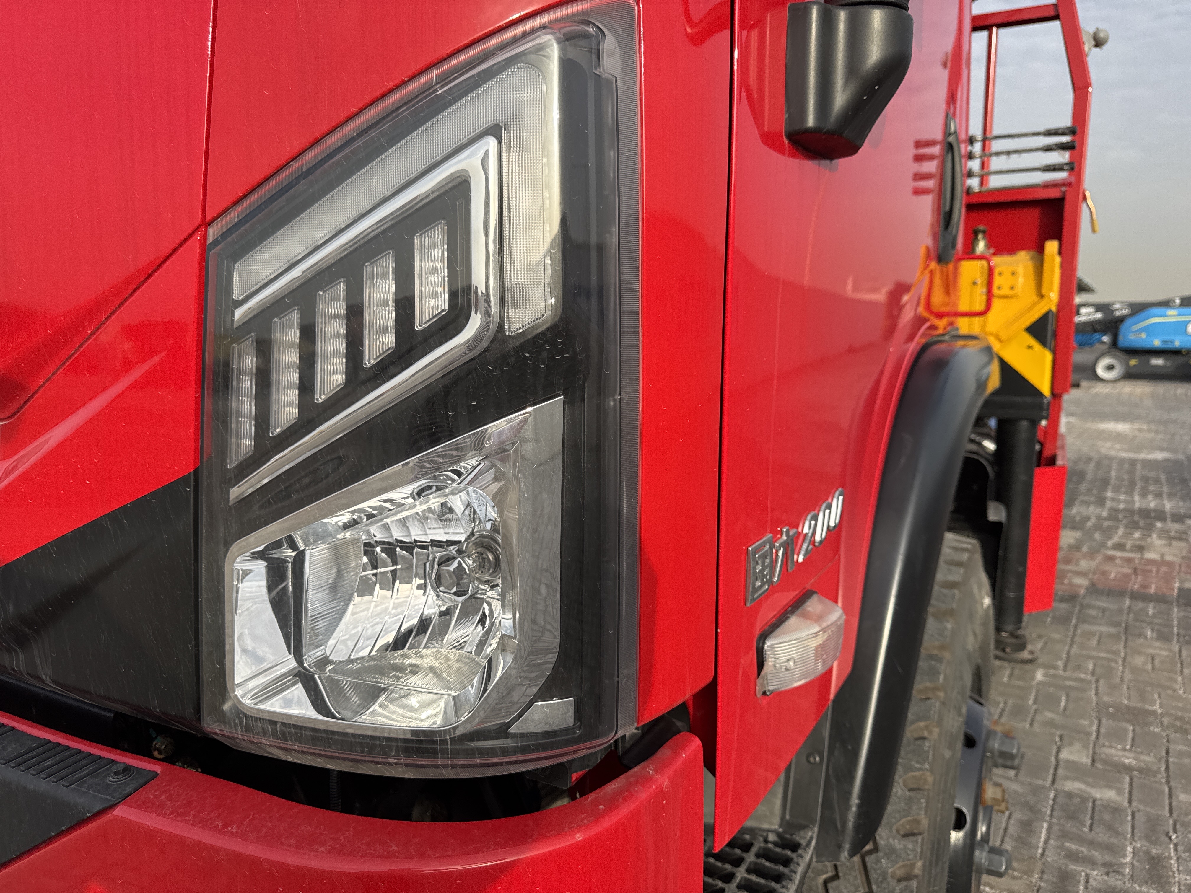 BTC-001-XCMG-SQ8ZK3Q-Boom-truck-cranes-inspection-Electronics-Lights-and-signals-1