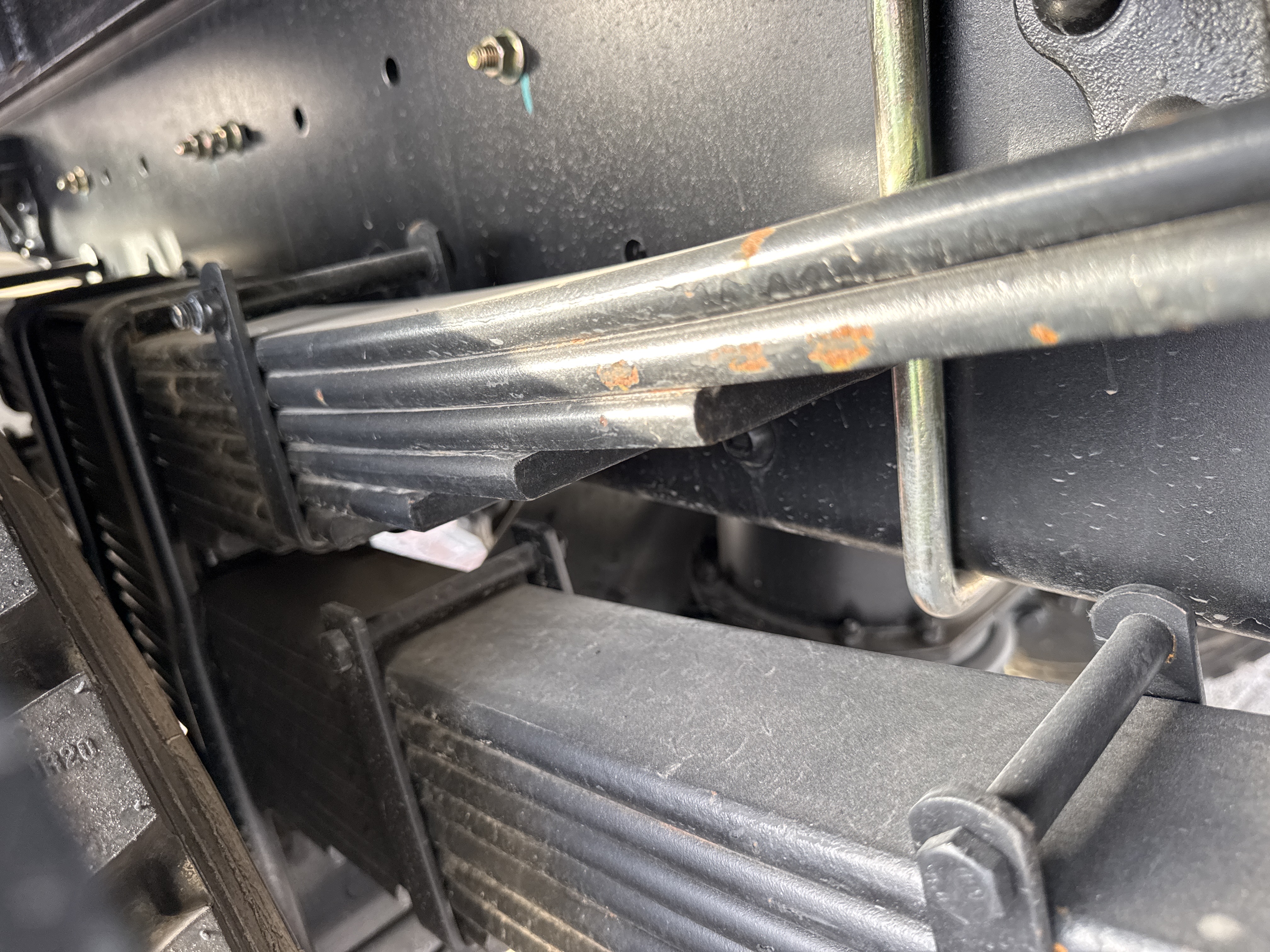 BTC-001-XCMG-SQ8ZK3Q-Boom-truck-cranes-inspection-Chassis-Rear-suspension-1