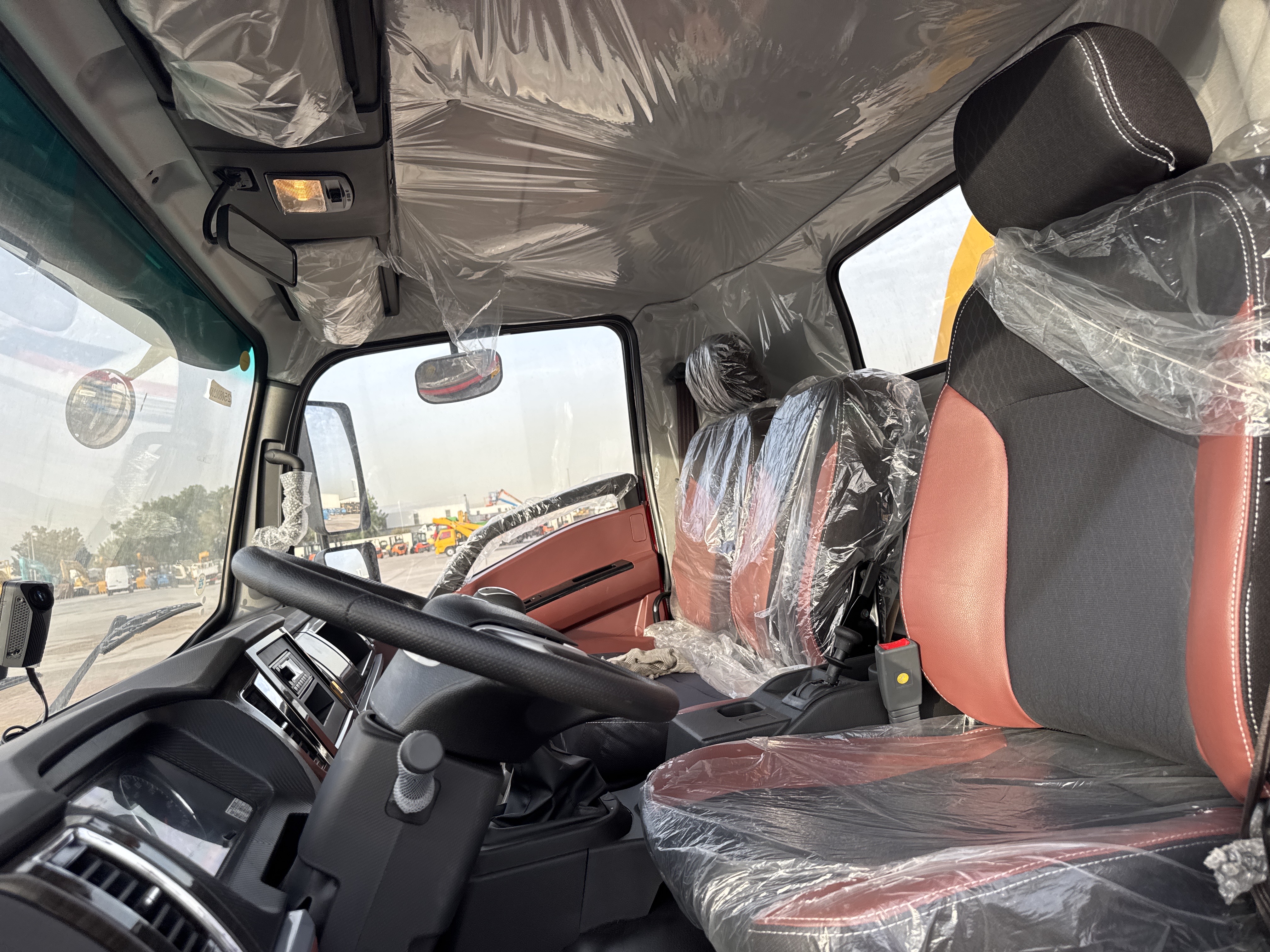BTC-001-XCMG-SQ8ZK3Q-Boom-truck-cranes-inspection-Cabin-Seats/armrests-1