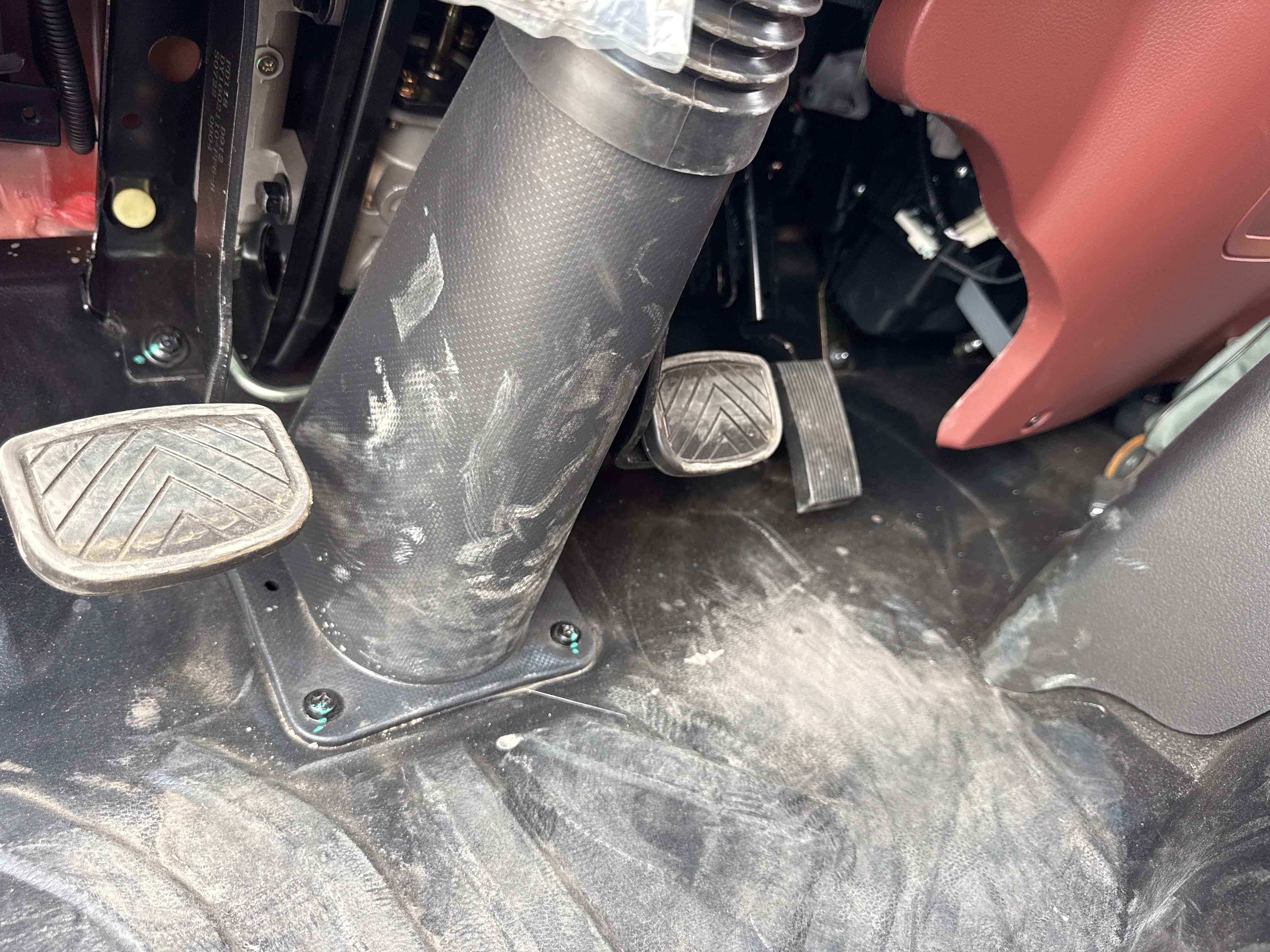 BTC-001-XCMG-SQ8ZK3Q-Boom-truck-cranes-inspection-Cabin-Pedals-1