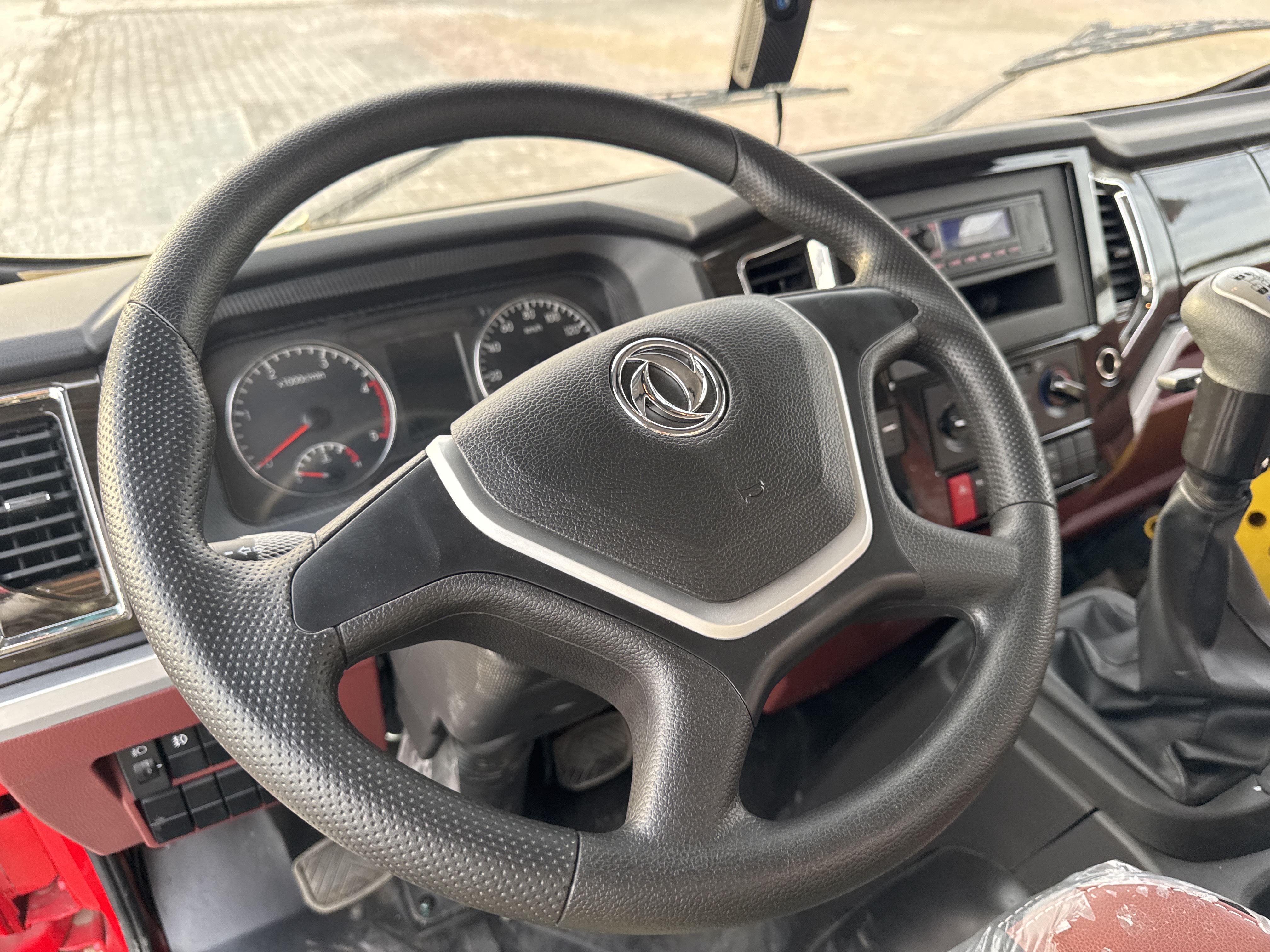 BTC-001-XCMG-SQ8ZK3Q-Boom-truck-cranes-inspection-Cabin-Steering-controls-1