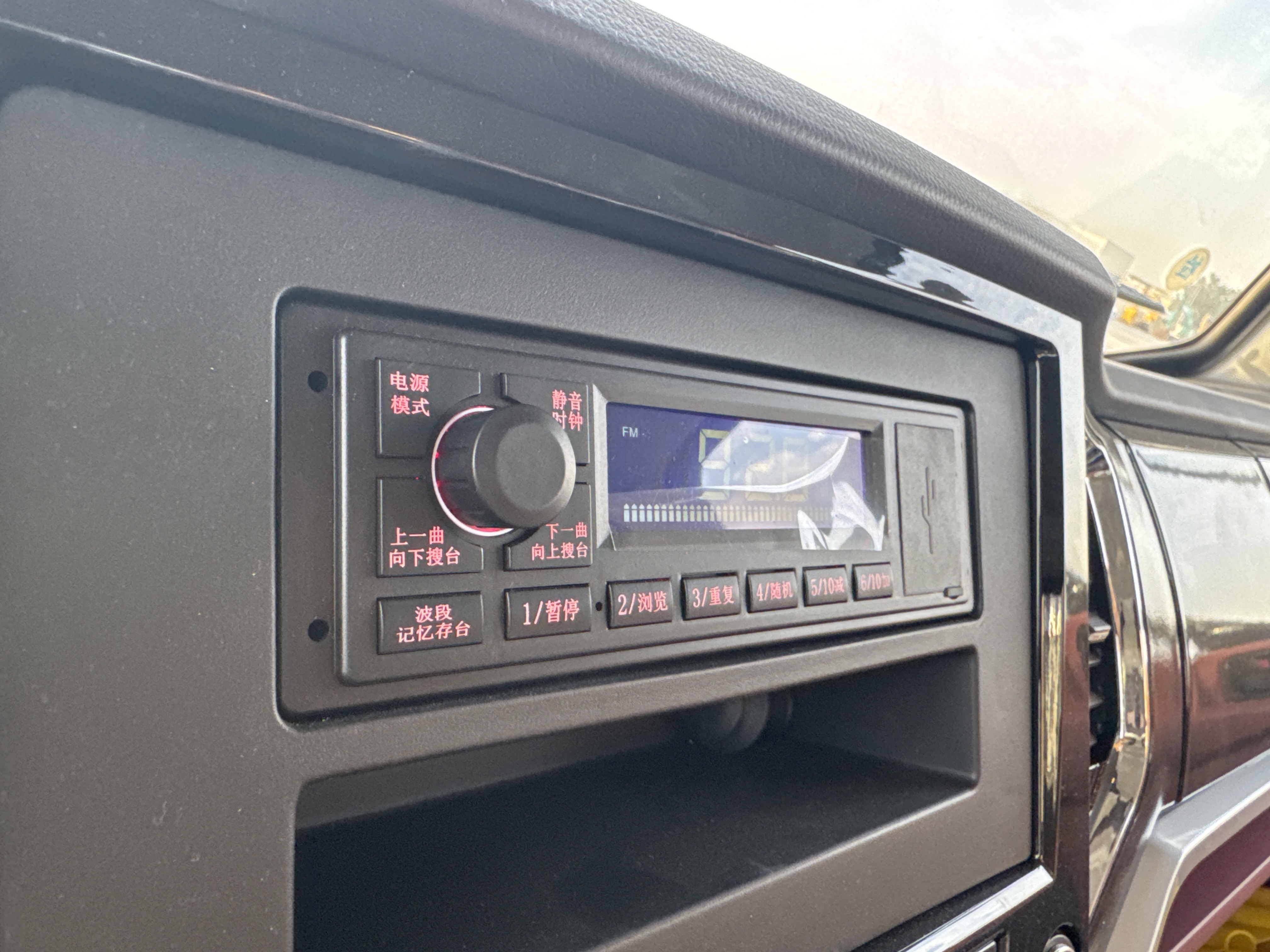 BTC-001-XCMG-SQ8ZK3Q-Boom-truck-cranes-inspection-Cabin-Radio-1