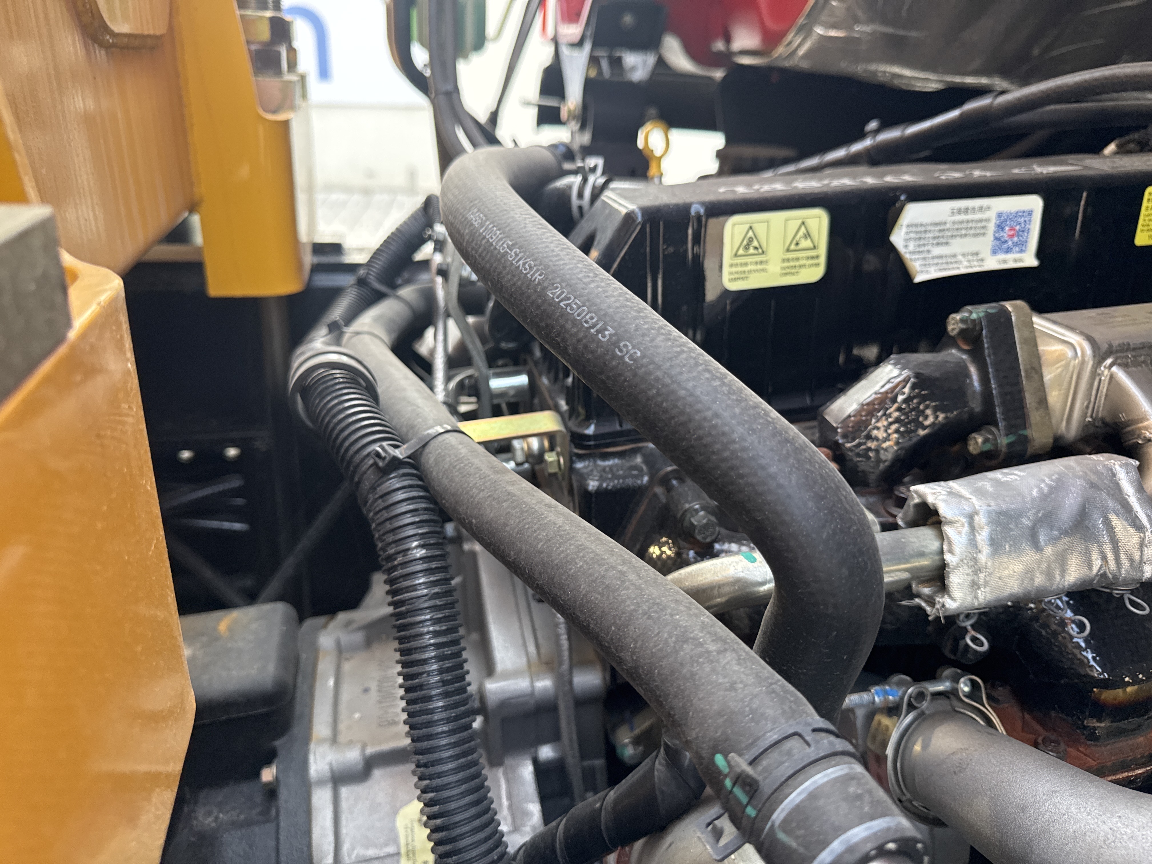 BTC-001-XCMG-SQ8ZK3Q-Boom-truck-cranes-inspection-Engine-Hoses-1