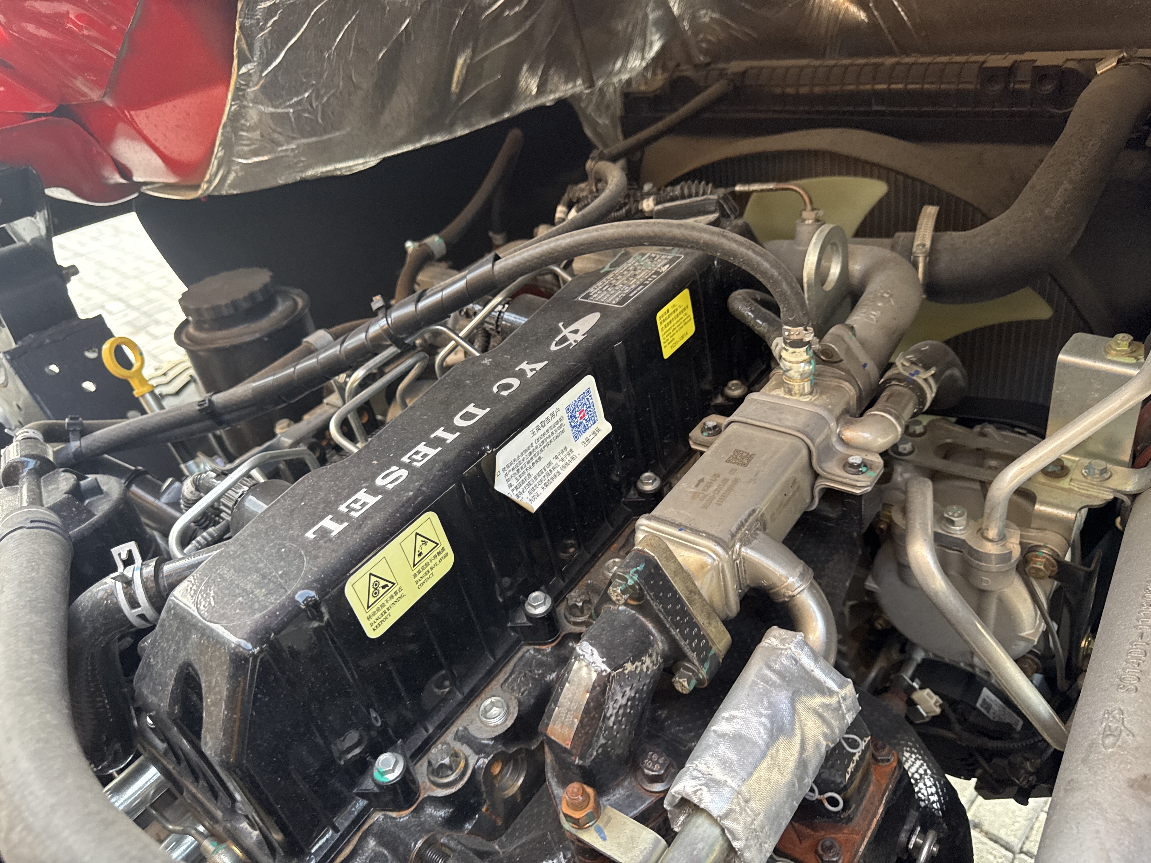 BTC-001-XCMG-SQ8ZK3Q-Boom-truck-cranes-inspection-Engine-Engine-oil-leaks-1