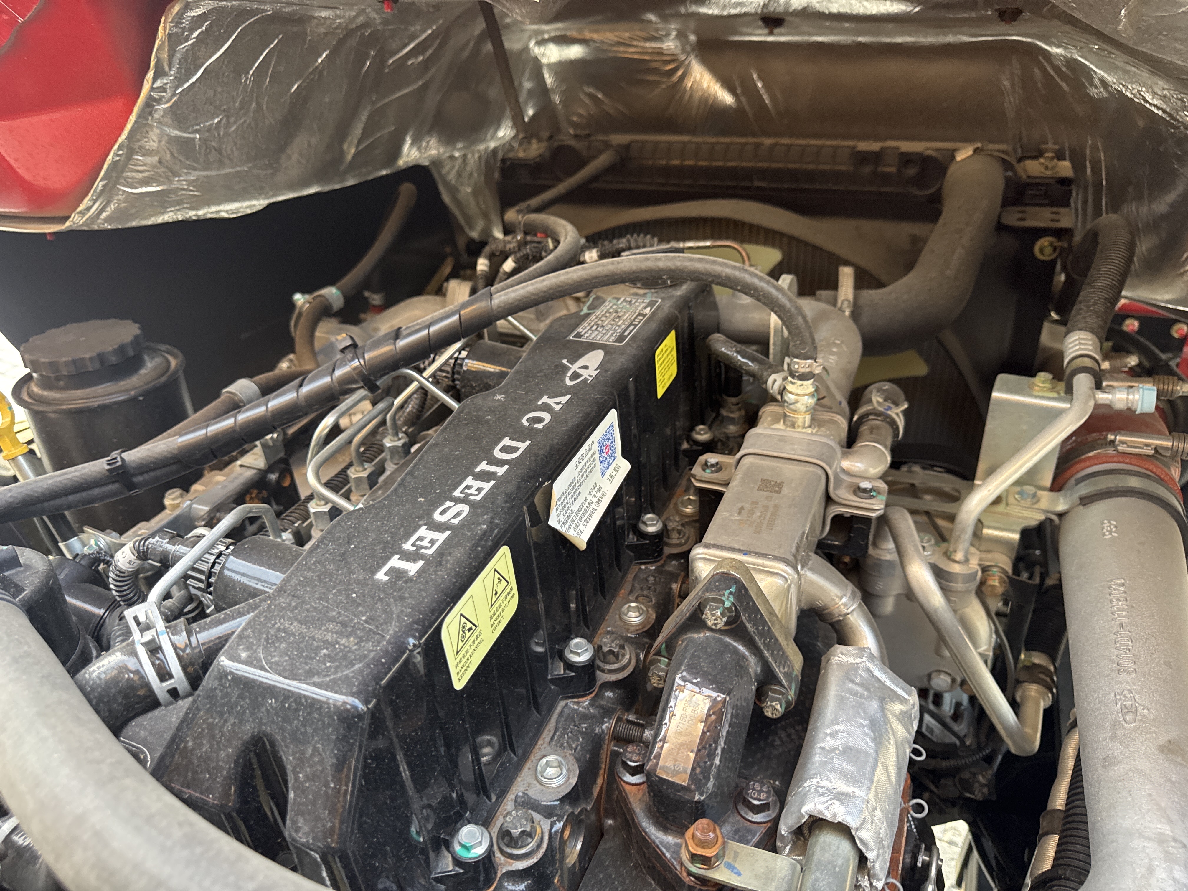 BTC-001-XCMG-SQ8ZK3Q-Boom-truck-cranes-inspection-Engine-Engine-oil-leaks-1