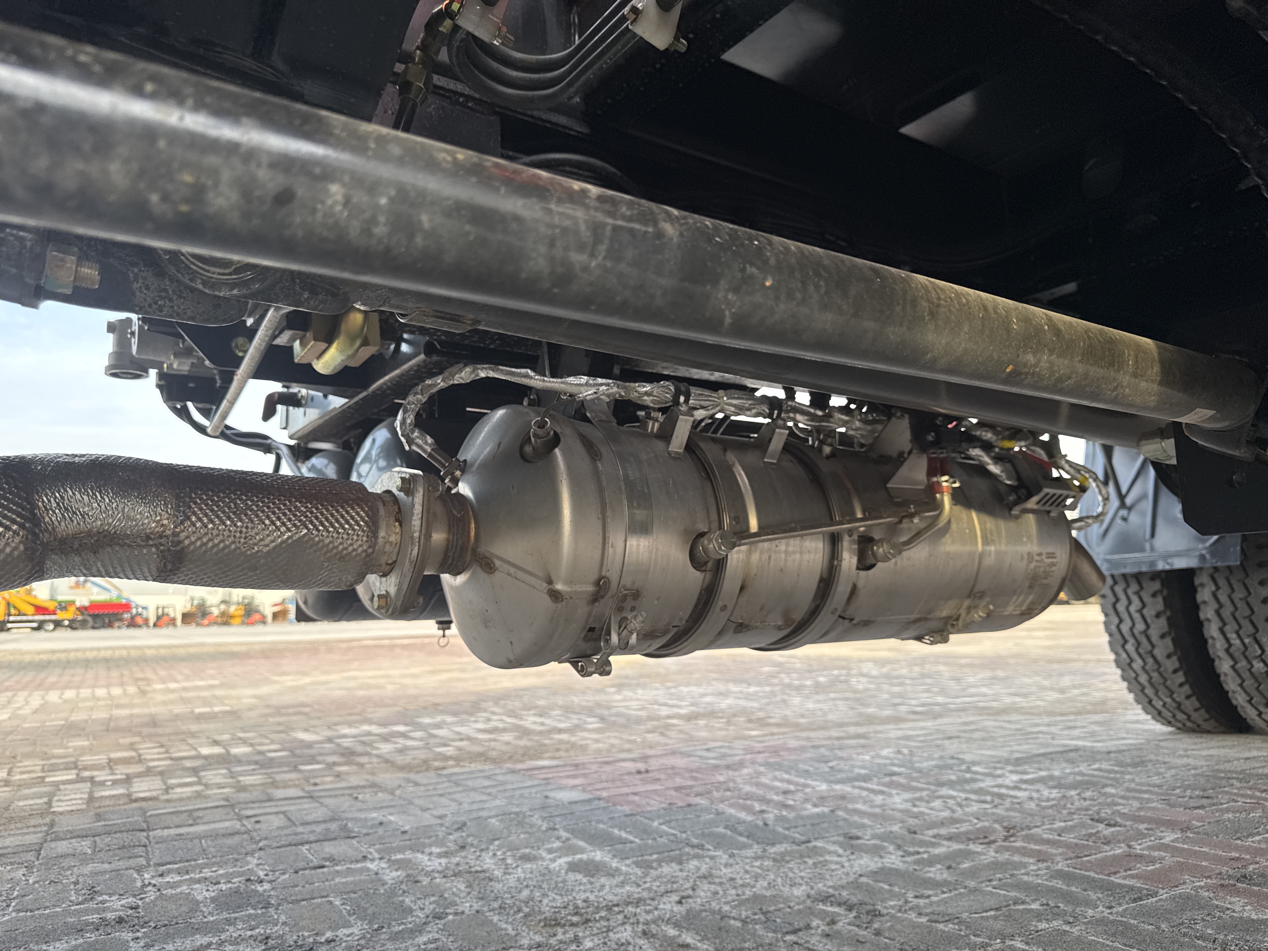 BTC-001-XCMG-SQ8ZK3Q-Boom-truck-cranes-inspection-Engine-Exhaust-system-1