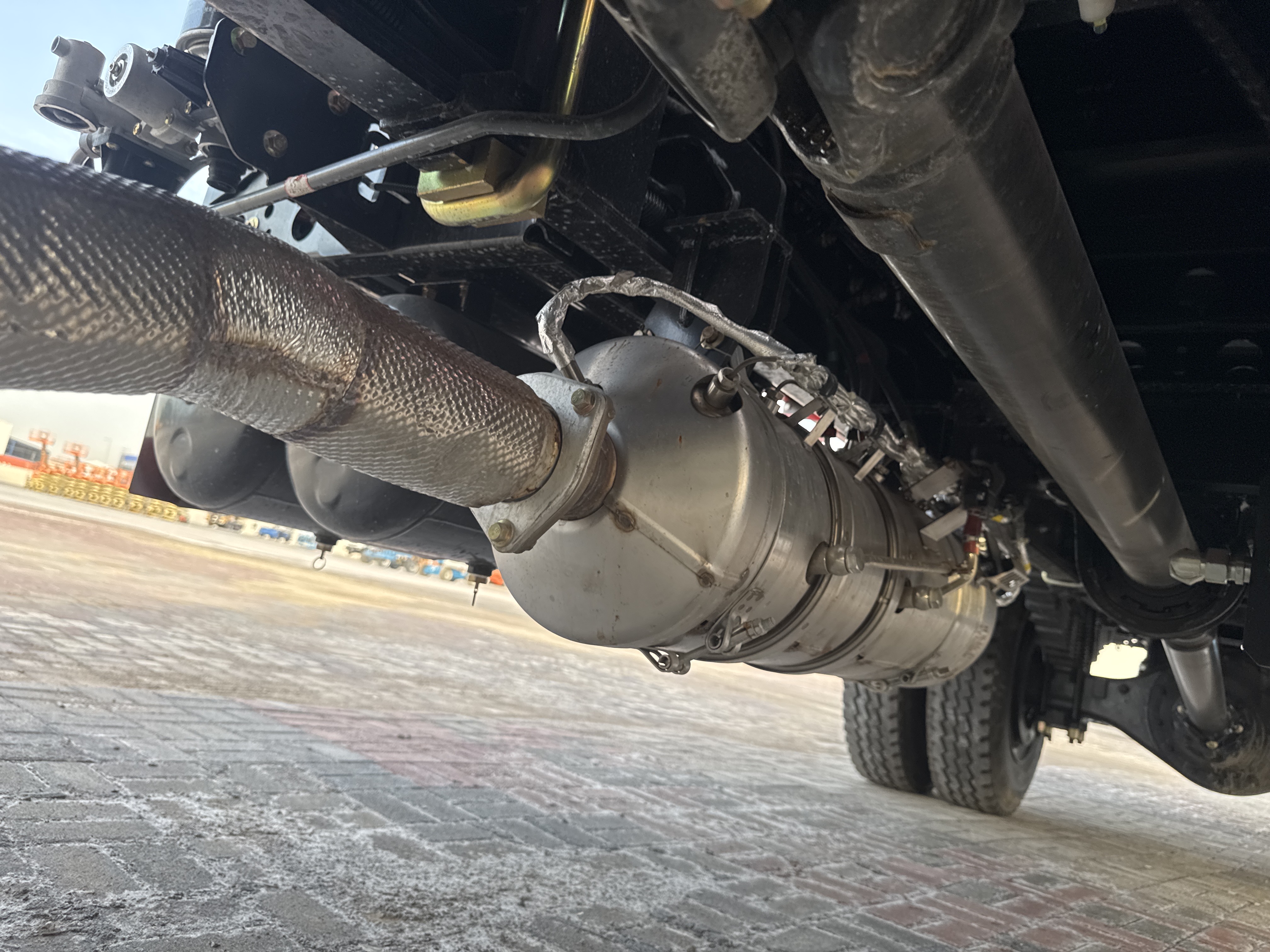 BTC-001-XCMG-SQ8ZK3Q-Boom-truck-cranes-inspection-Engine-Exhaust-system-1