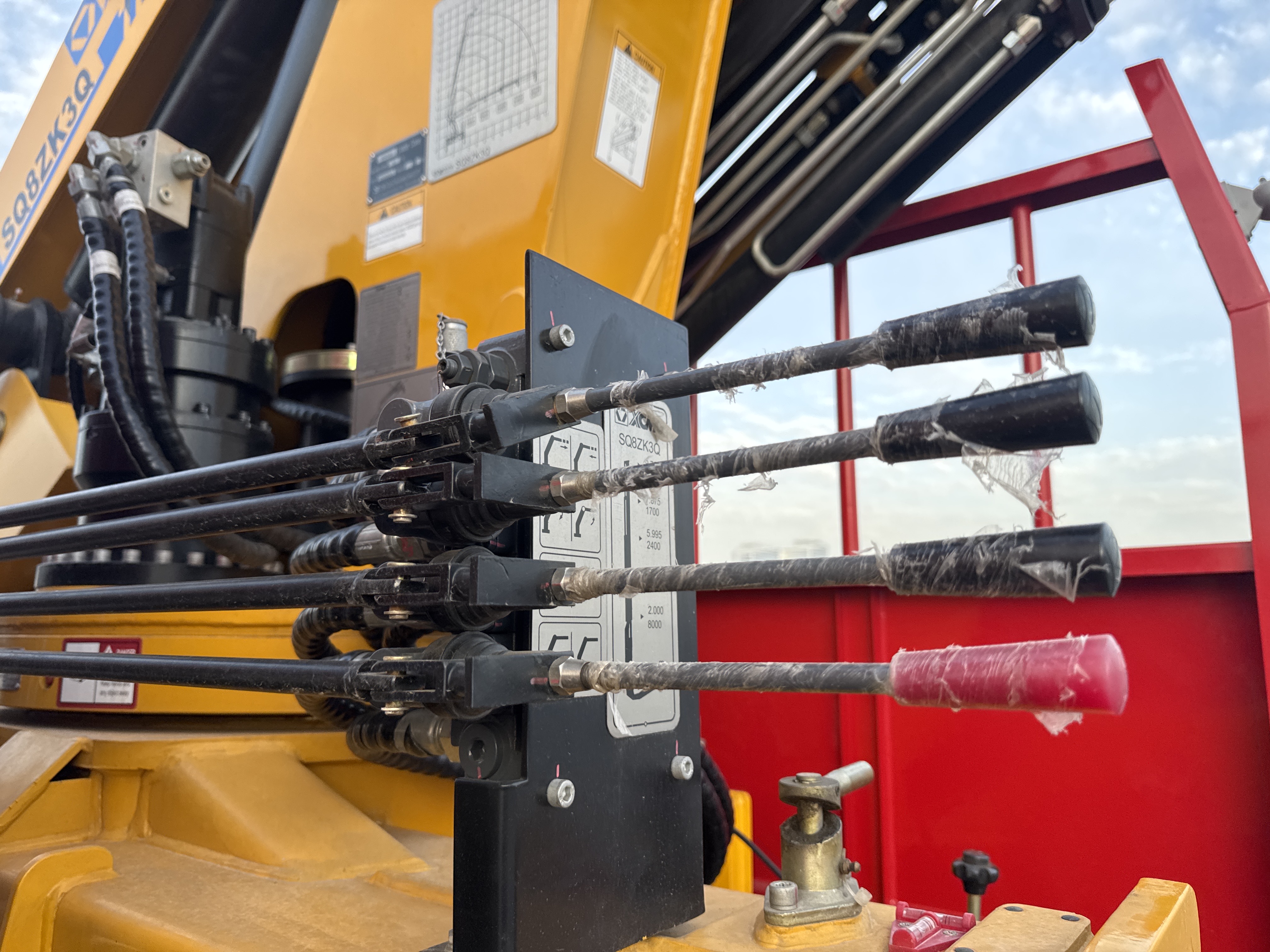 BTC-001-XCMG-SQ8ZK3Q-Boom-truck-cranes-inspection-Electronics-Ground-control-1