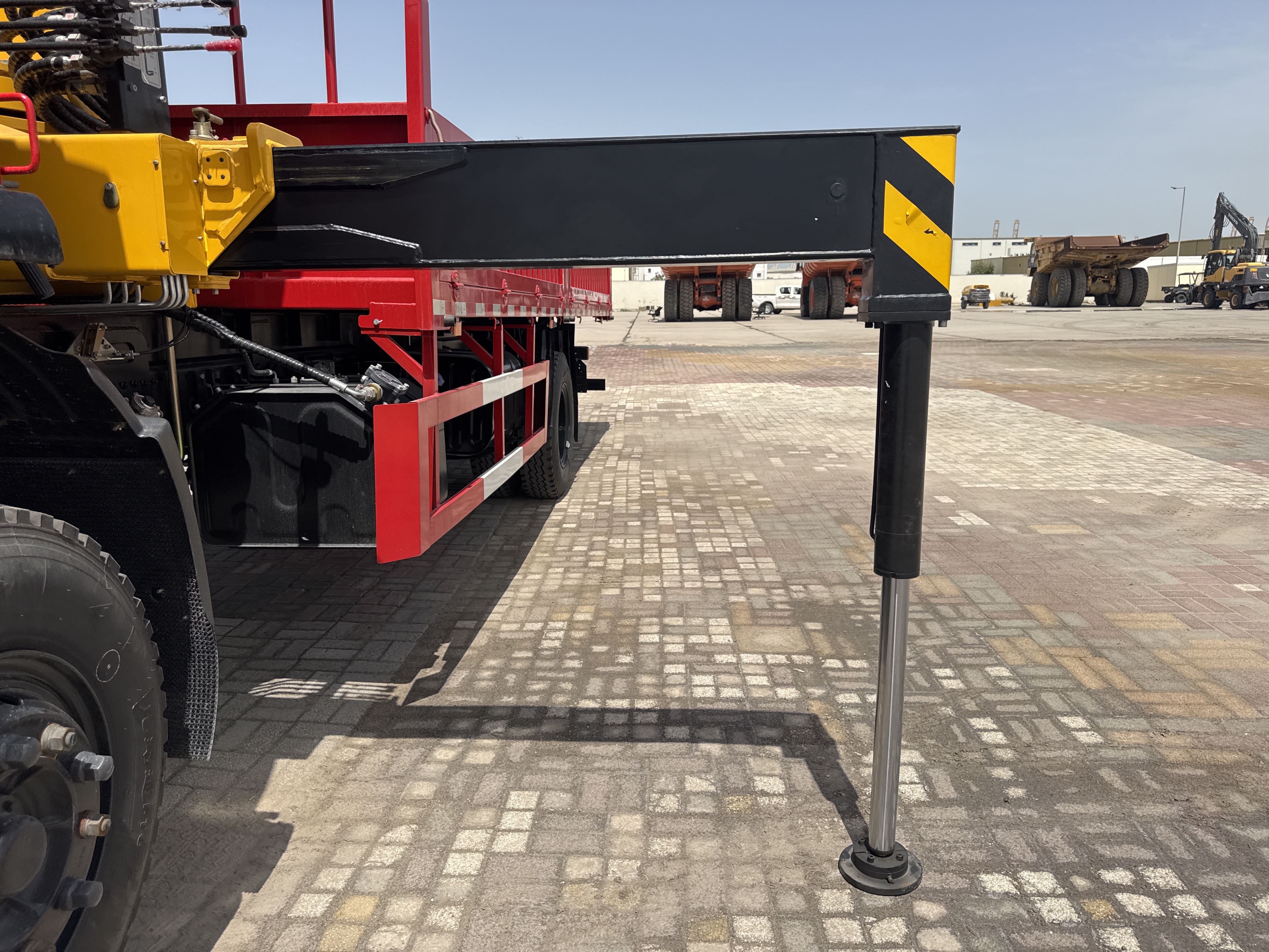 BTC-001-XCMG-SQ8ZK3Q-Boom-truck-cranes-inspection-Structure-Outriggers-1