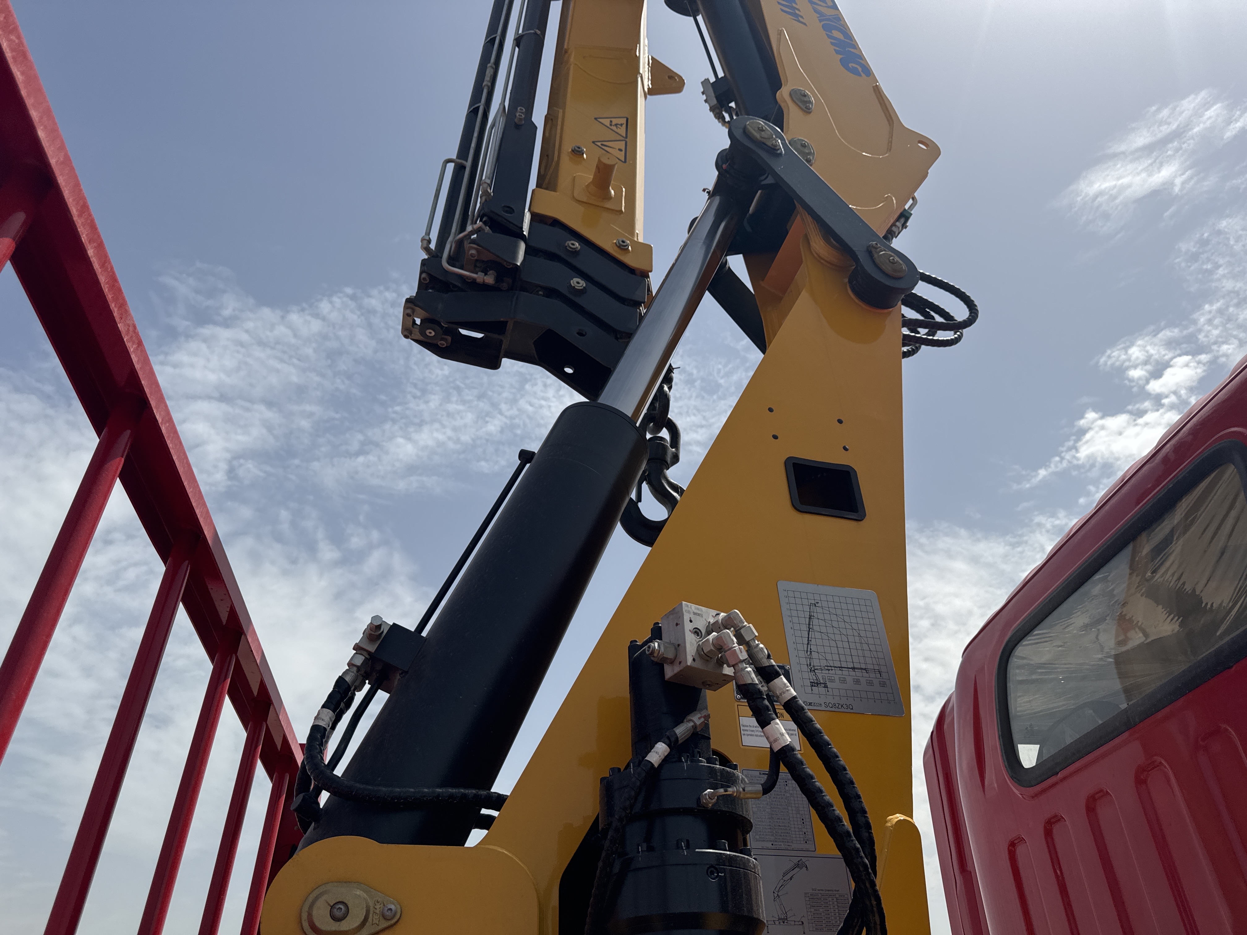 BTC-001-XCMG-SQ8ZK3Q-Boom-truck-cranes-inspection-Hydraulics-Boom-lift-cylinder-1