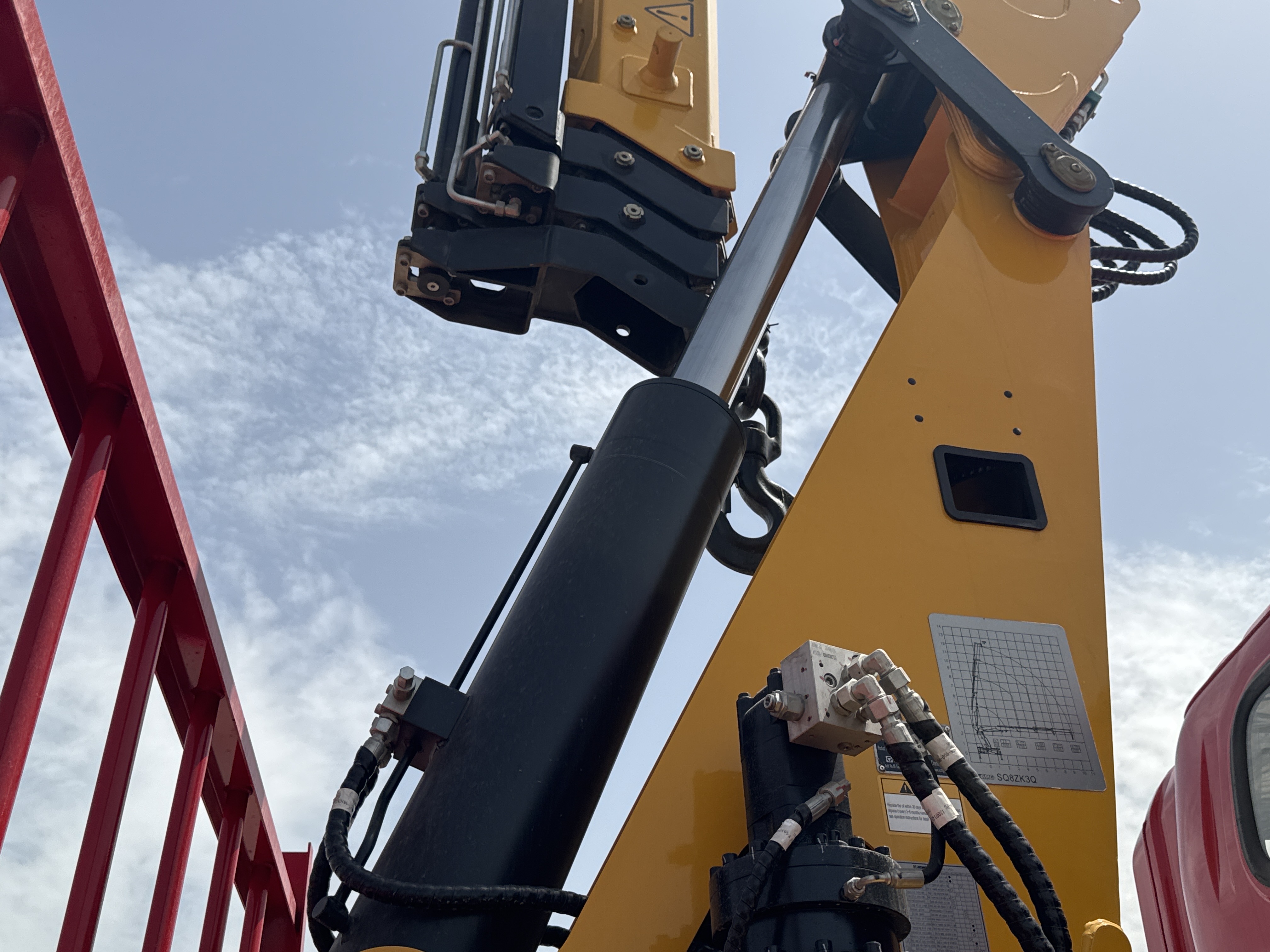 BTC-001-XCMG-SQ8ZK3Q-Boom-truck-cranes-inspection-Hydraulics-Boom-lift-cylinder-1