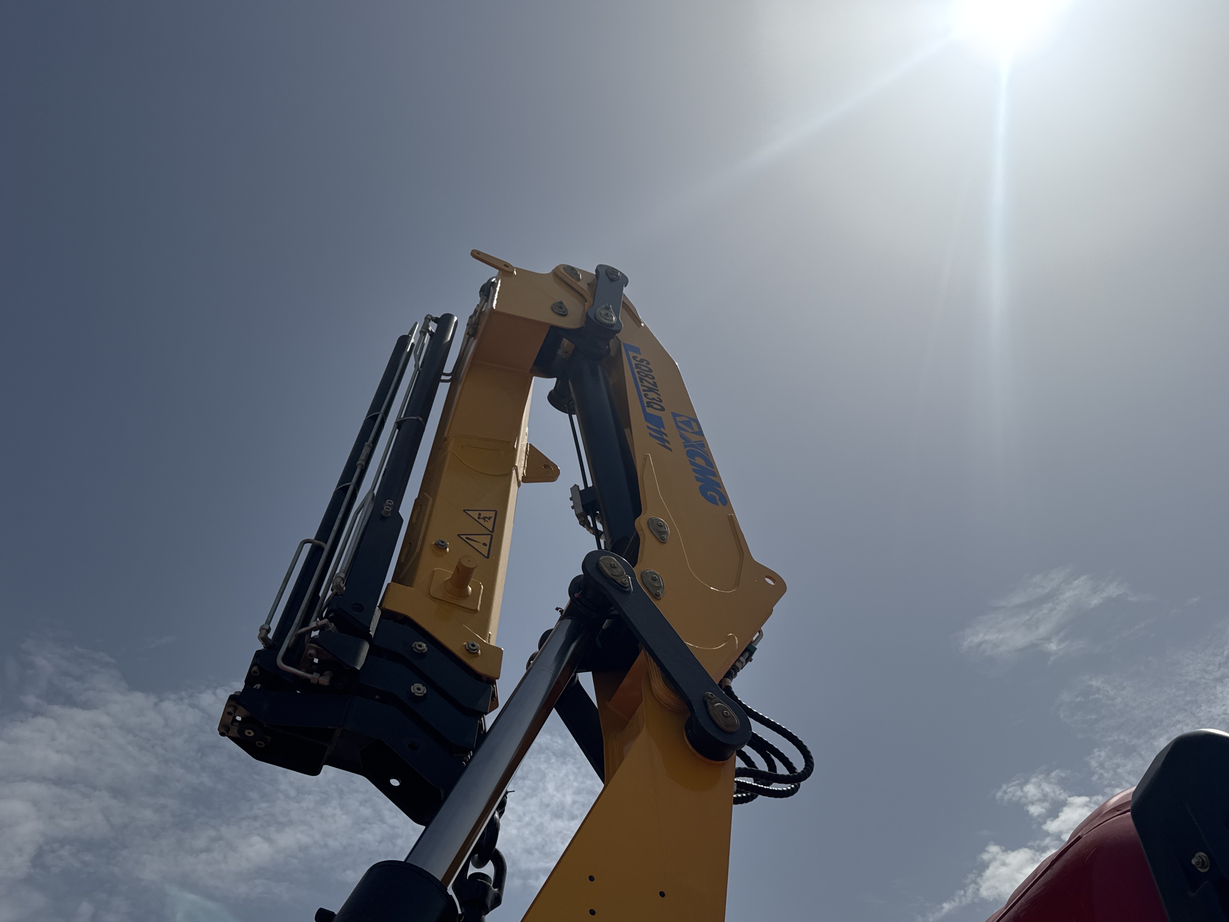 BTC-001-XCMG-SQ8ZK3Q-Boom-truck-cranes-inspection-Hydraulics-Boom-extension-cylinder-1