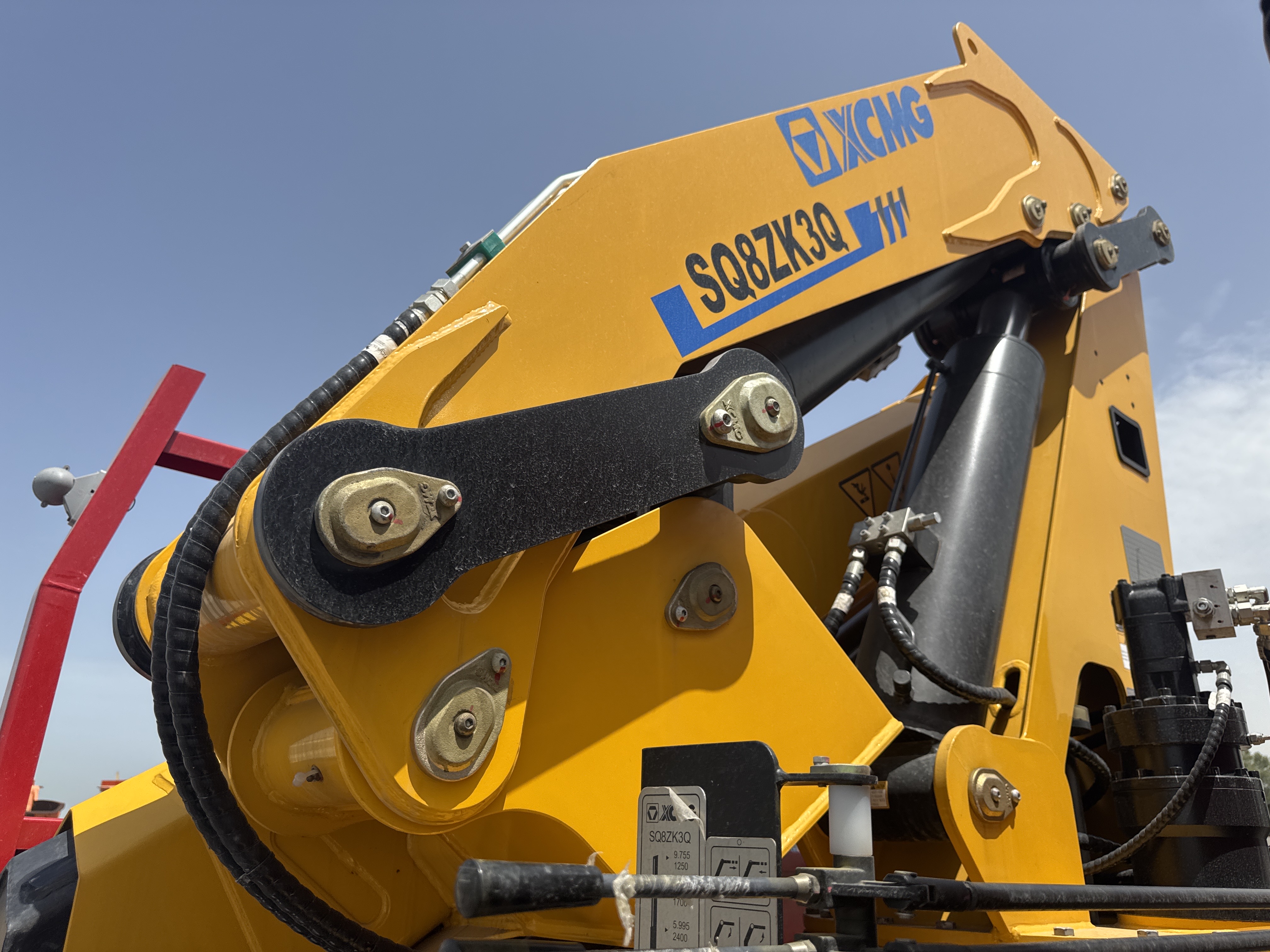 BTC-001-XCMG-SQ8ZK3Q-Boom-truck-cranes-inspection-Hydraulics-Hydraulic-pins-/-locks-1