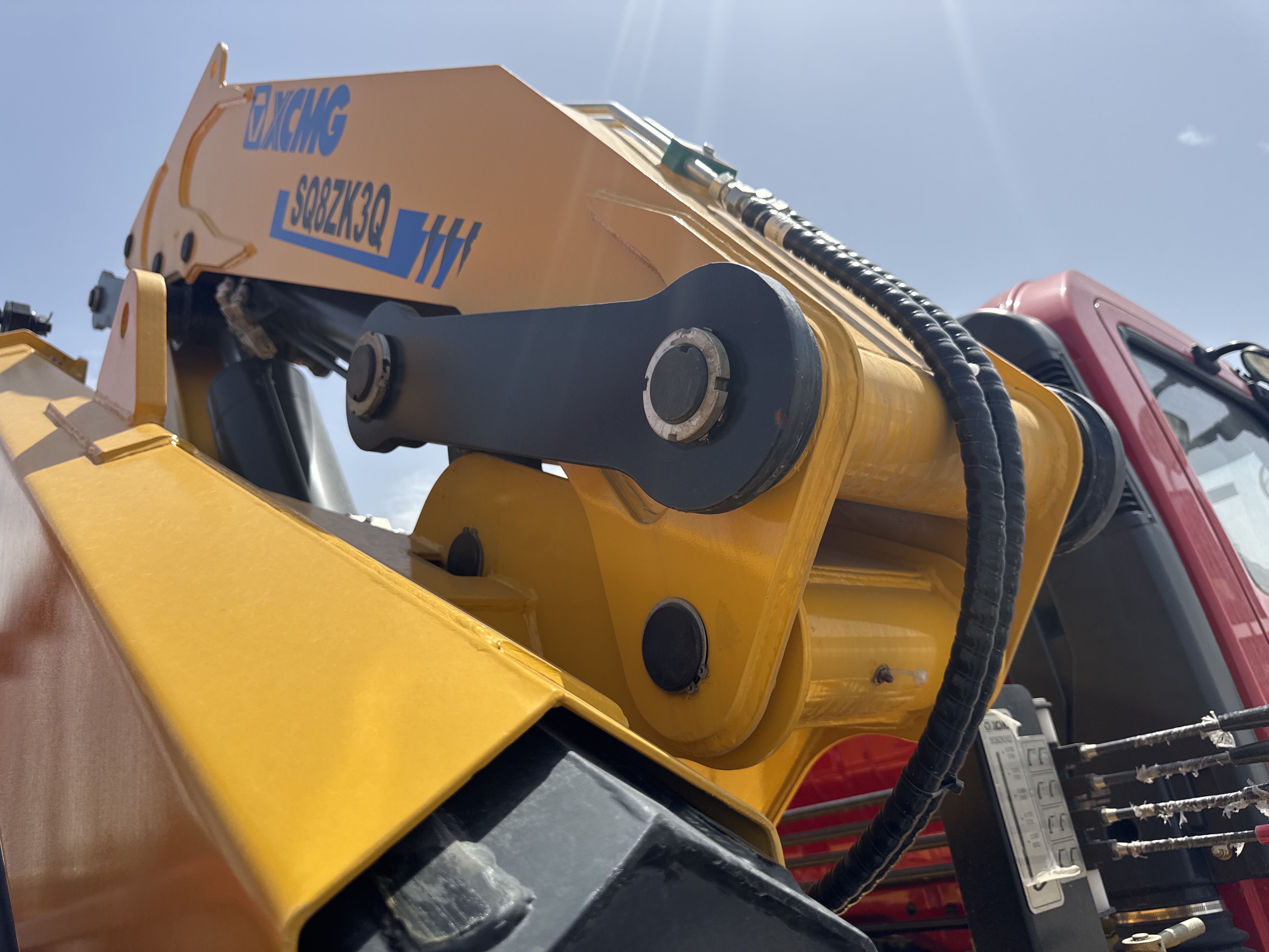 BTC-001-XCMG-SQ8ZK3Q-Boom-truck-cranes-inspection-Hydraulics-Hydraulic-pins-/-locks-1