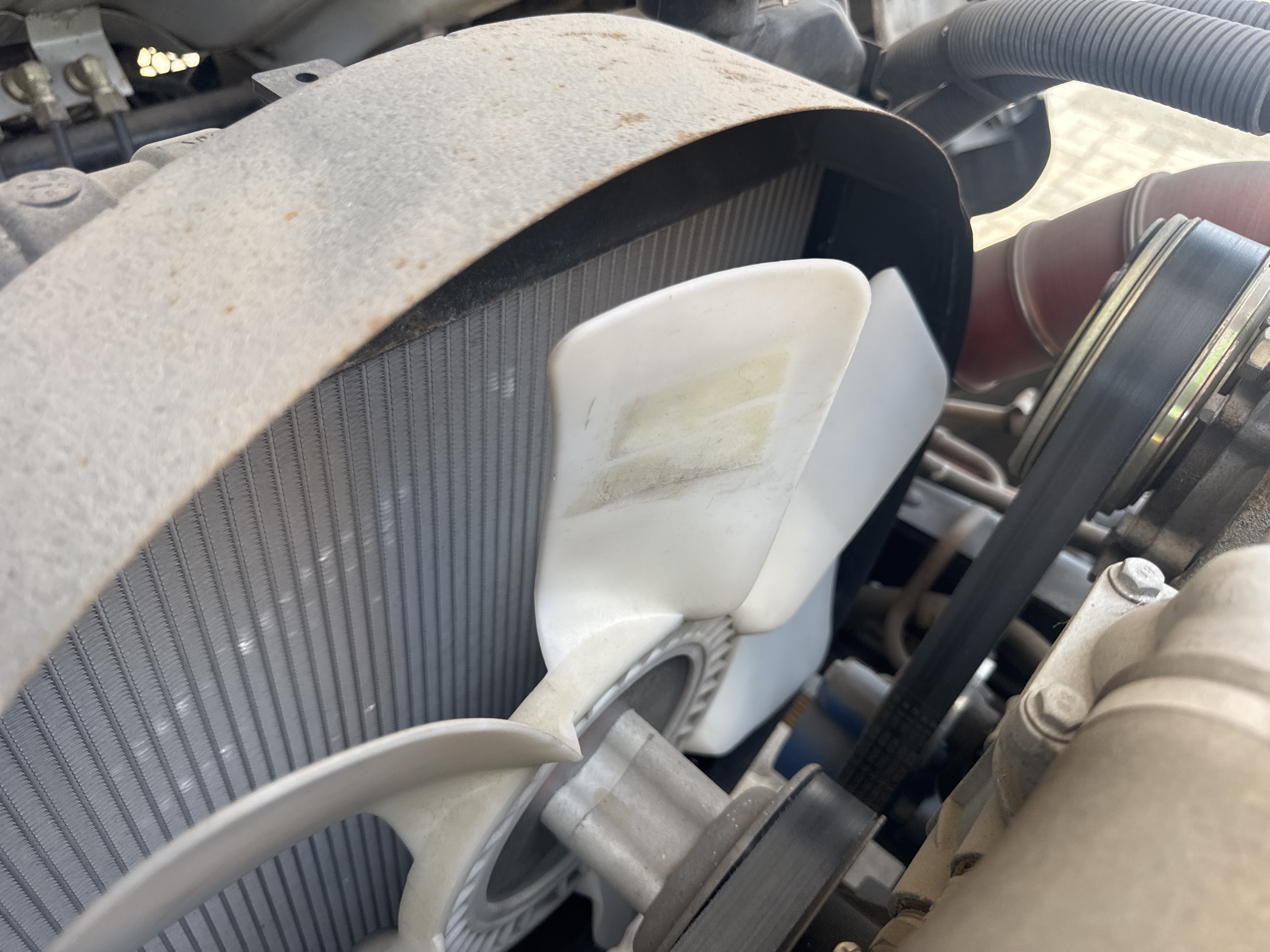 BTC-002-XCMG-SQS125-Boom-truck-cranes-inspection-Engine-Cooling-fan-and-fan-guard-1
