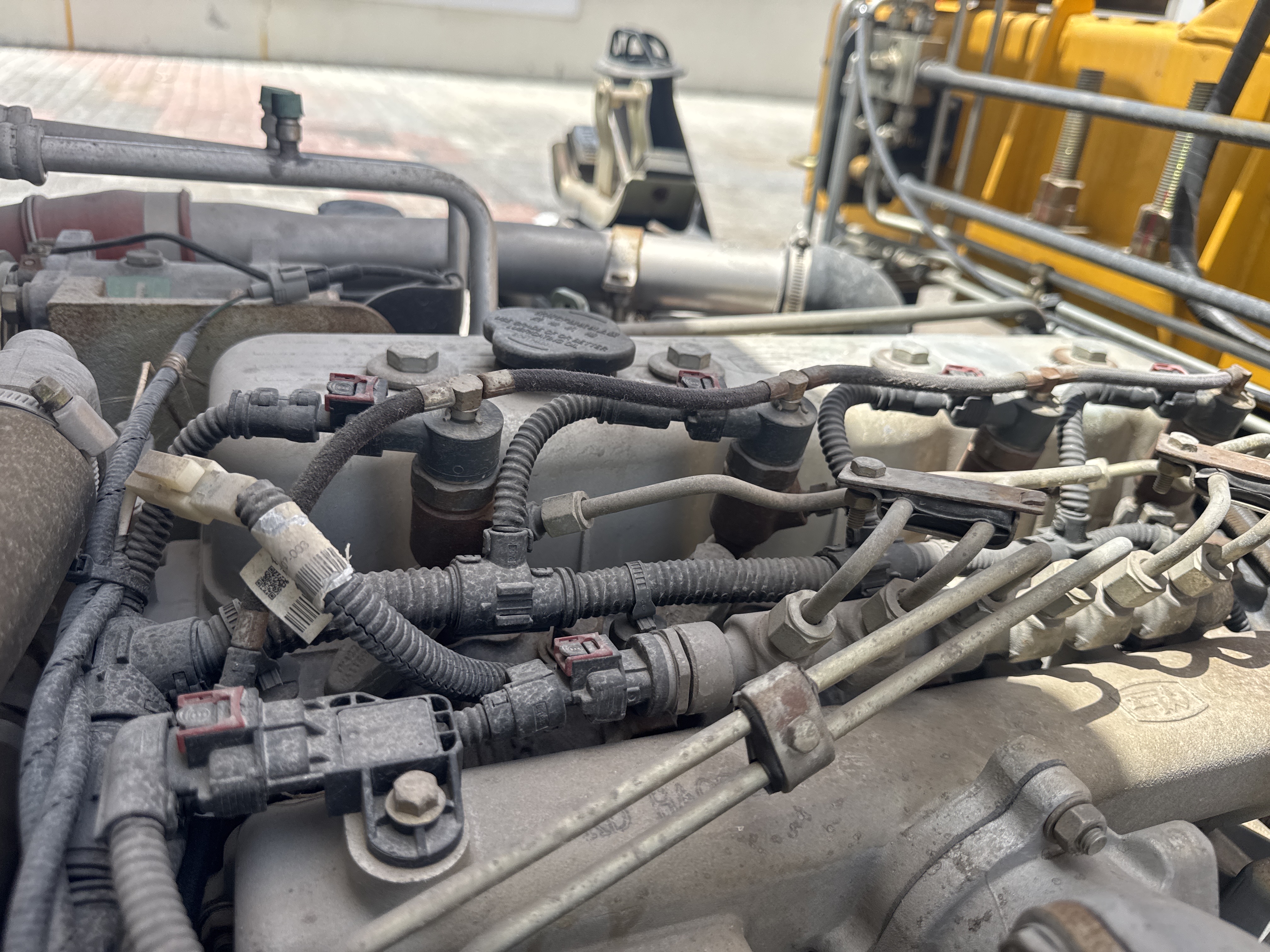 BTC-002-XCMG-SQS125-Boom-truck-cranes-inspection-Engine-Fuel-leaks-1