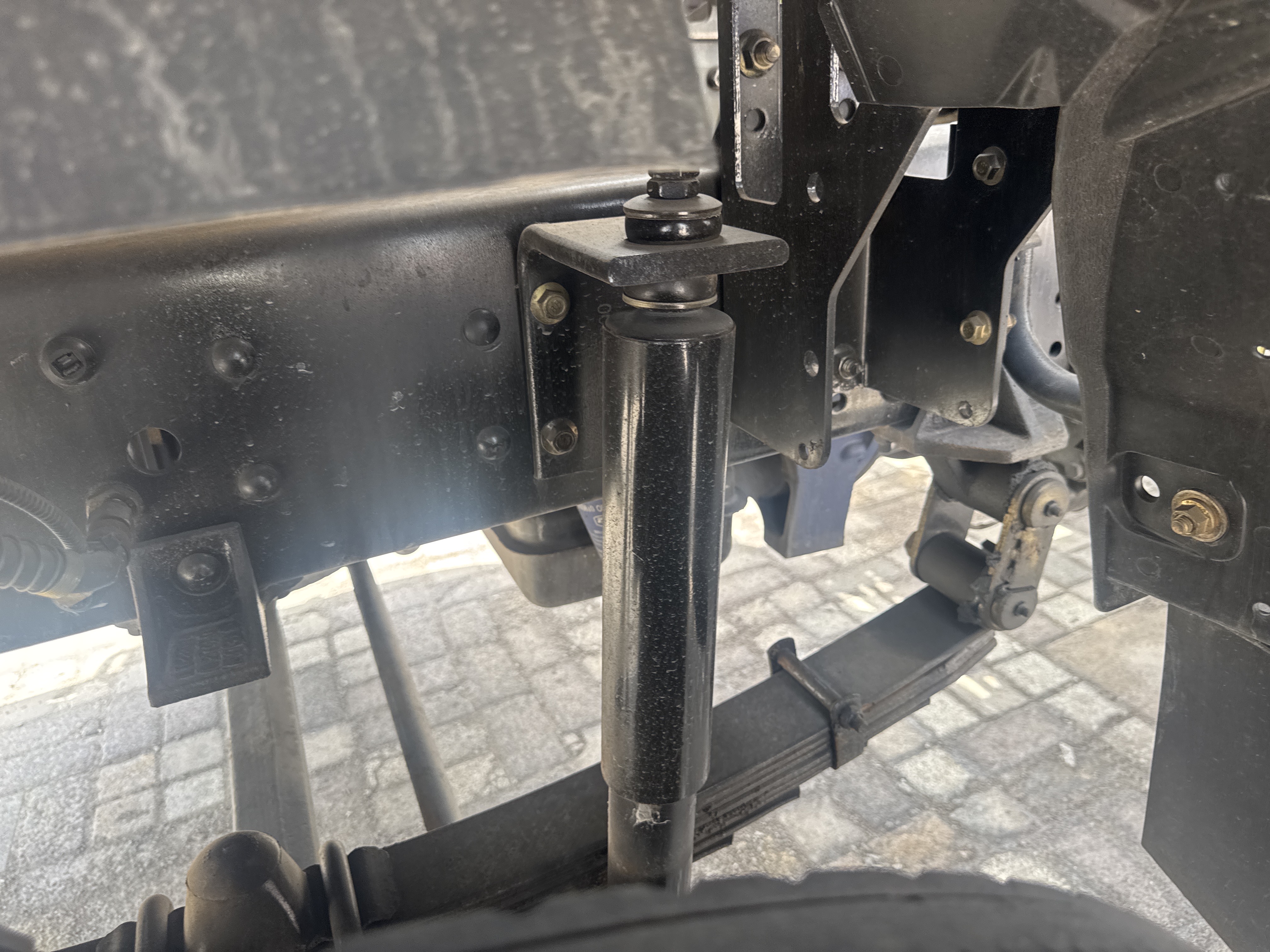 BTC-002-XCMG-SQS125-Boom-truck-cranes-inspection-Chassis-Front-suspension-1