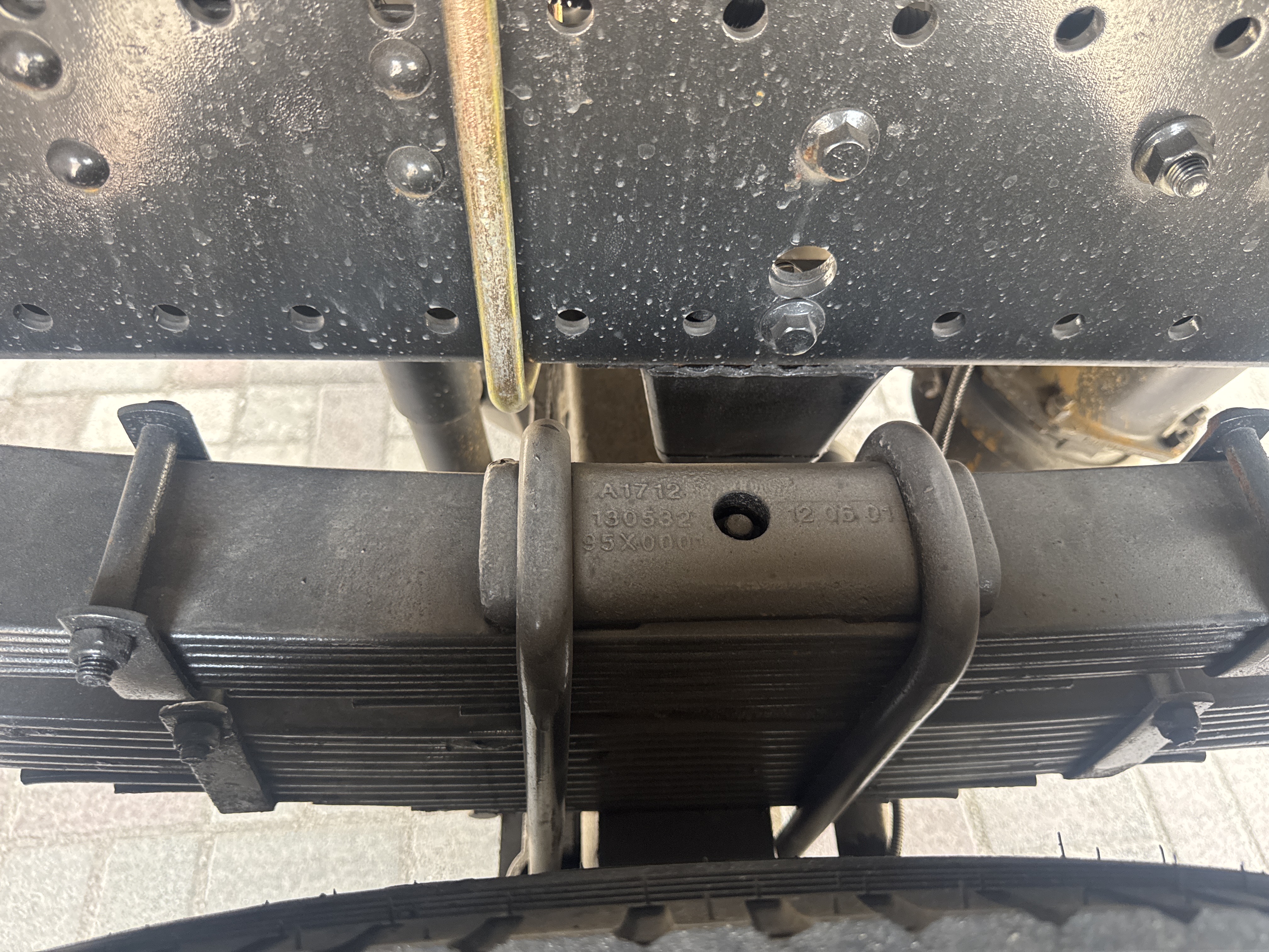 BTC-002-XCMG-SQS125-Boom-truck-cranes-inspection-Chassis-Rear-suspension-1
