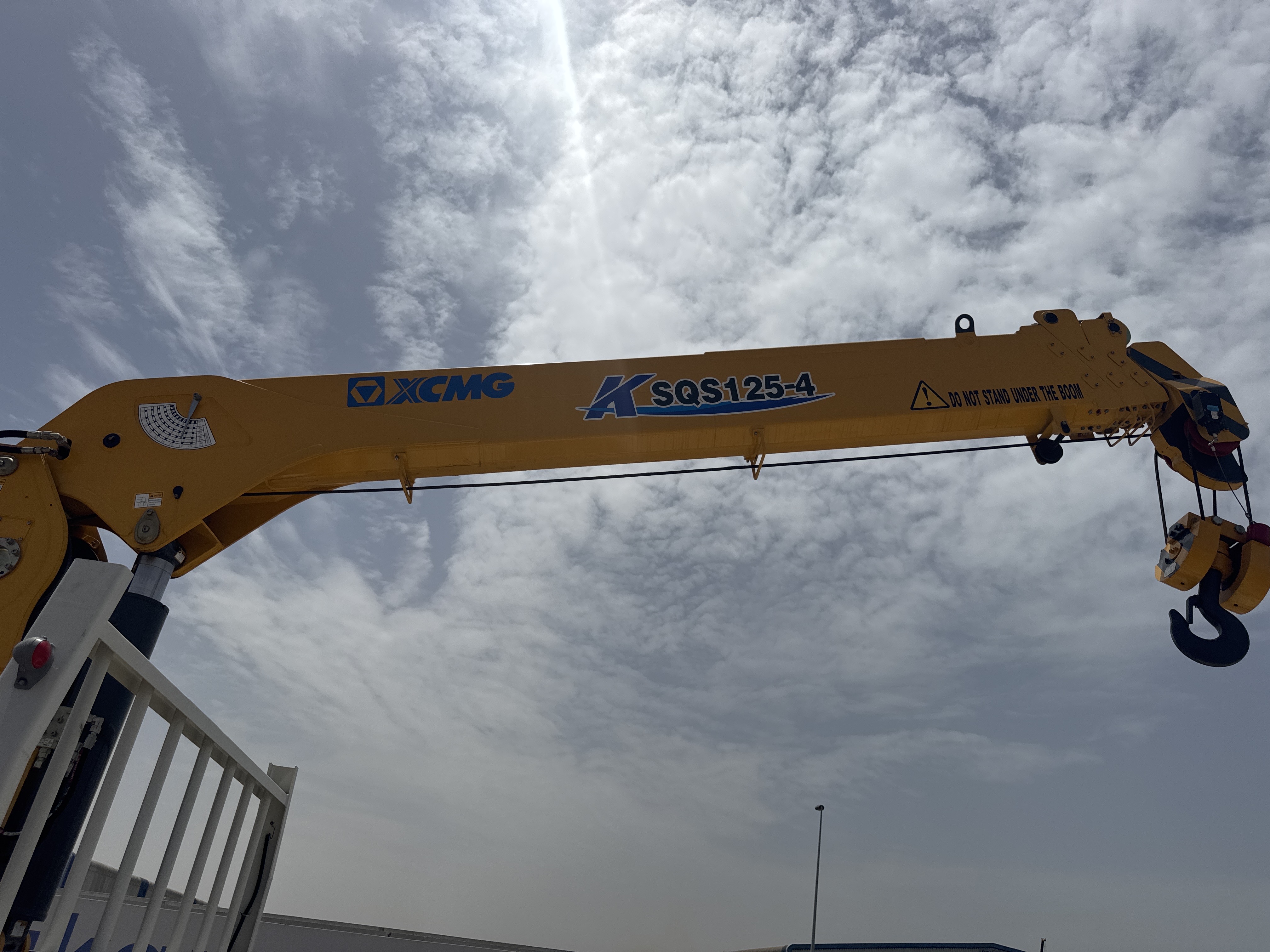 BTC-002-XCMG-SQS125-Boom-truck-cranes-inspection-Chassis-Boom-1