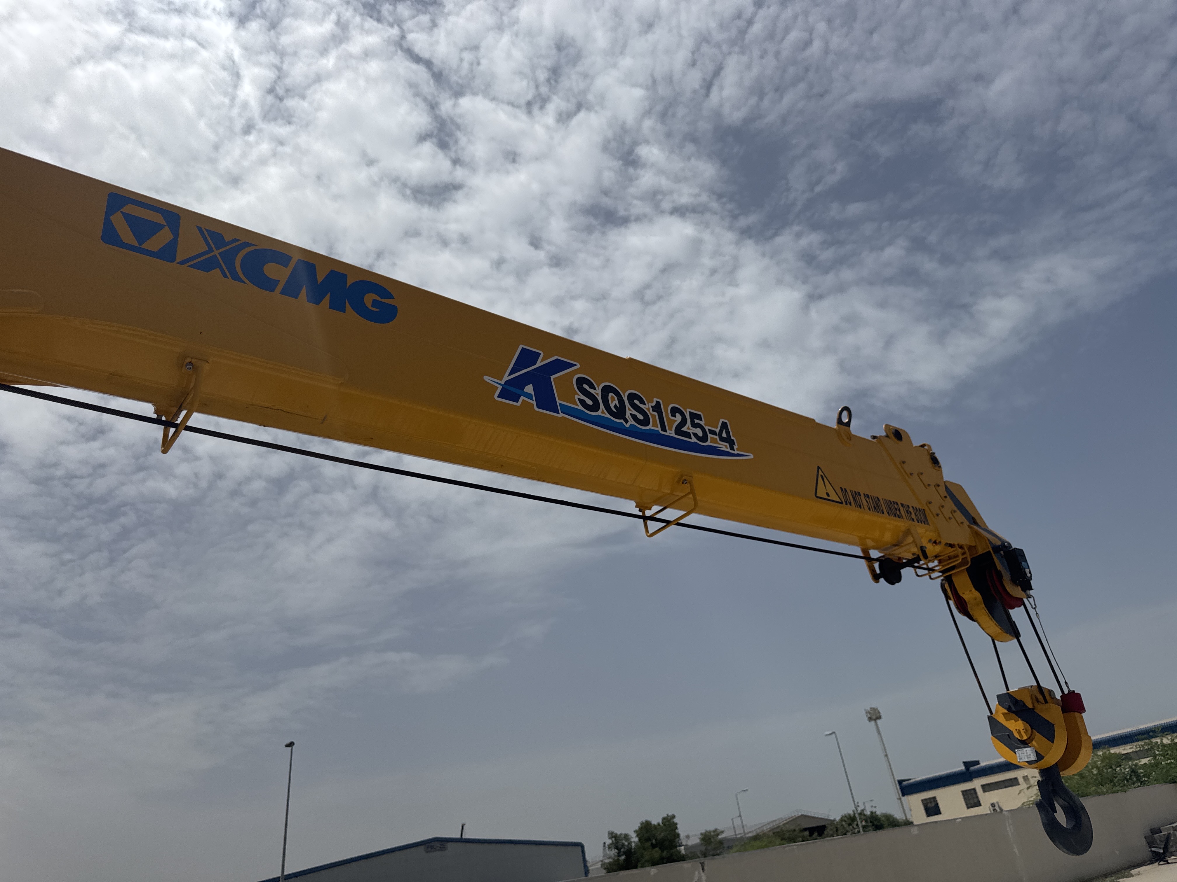 BTC-002-XCMG-SQS125-Boom-truck-cranes-inspection-Chassis-Boom-1
