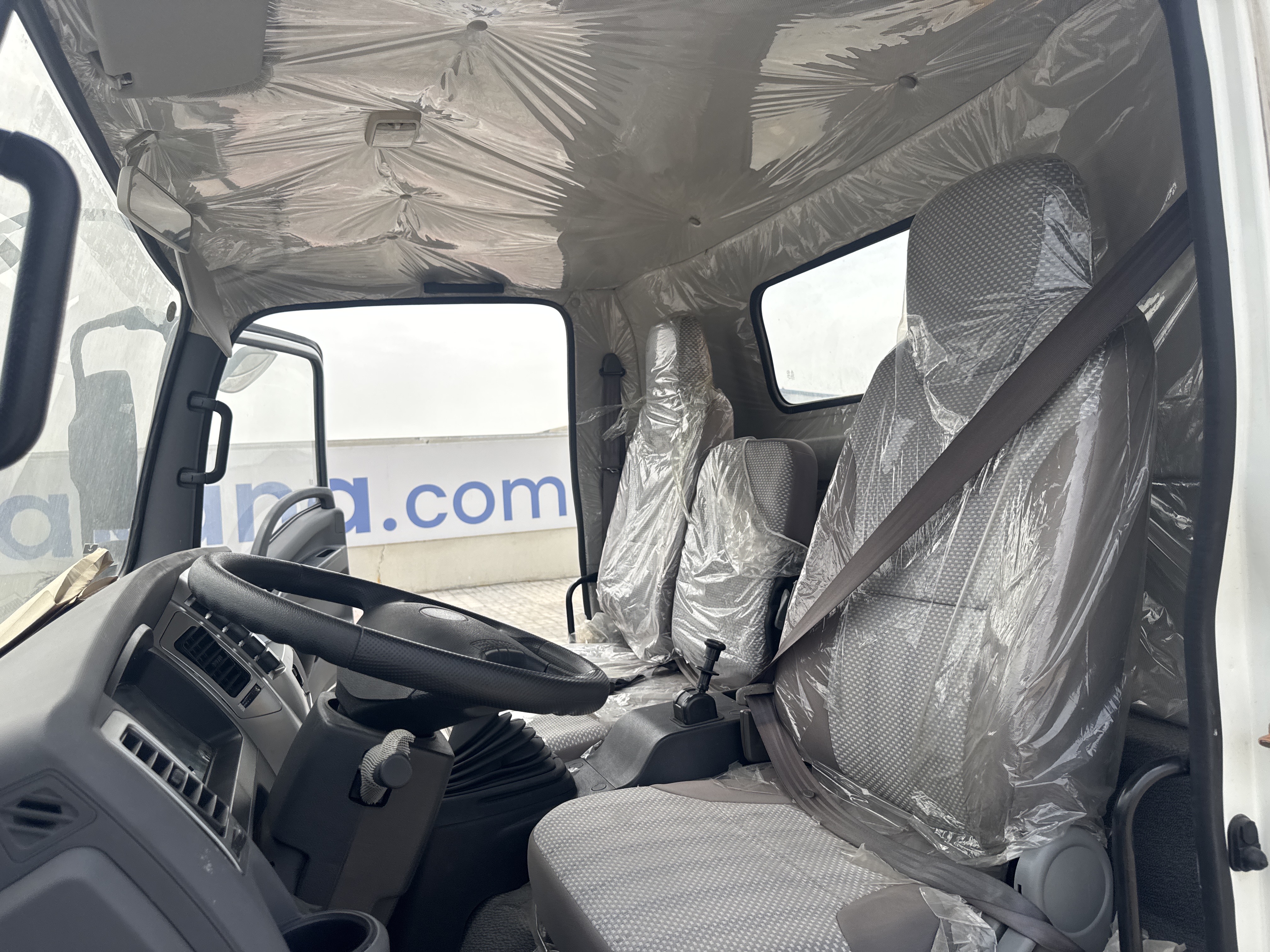 BTC-002-XCMG-SQS125-Boom-truck-cranes-inspection-Cabin-Seats/armrests-1