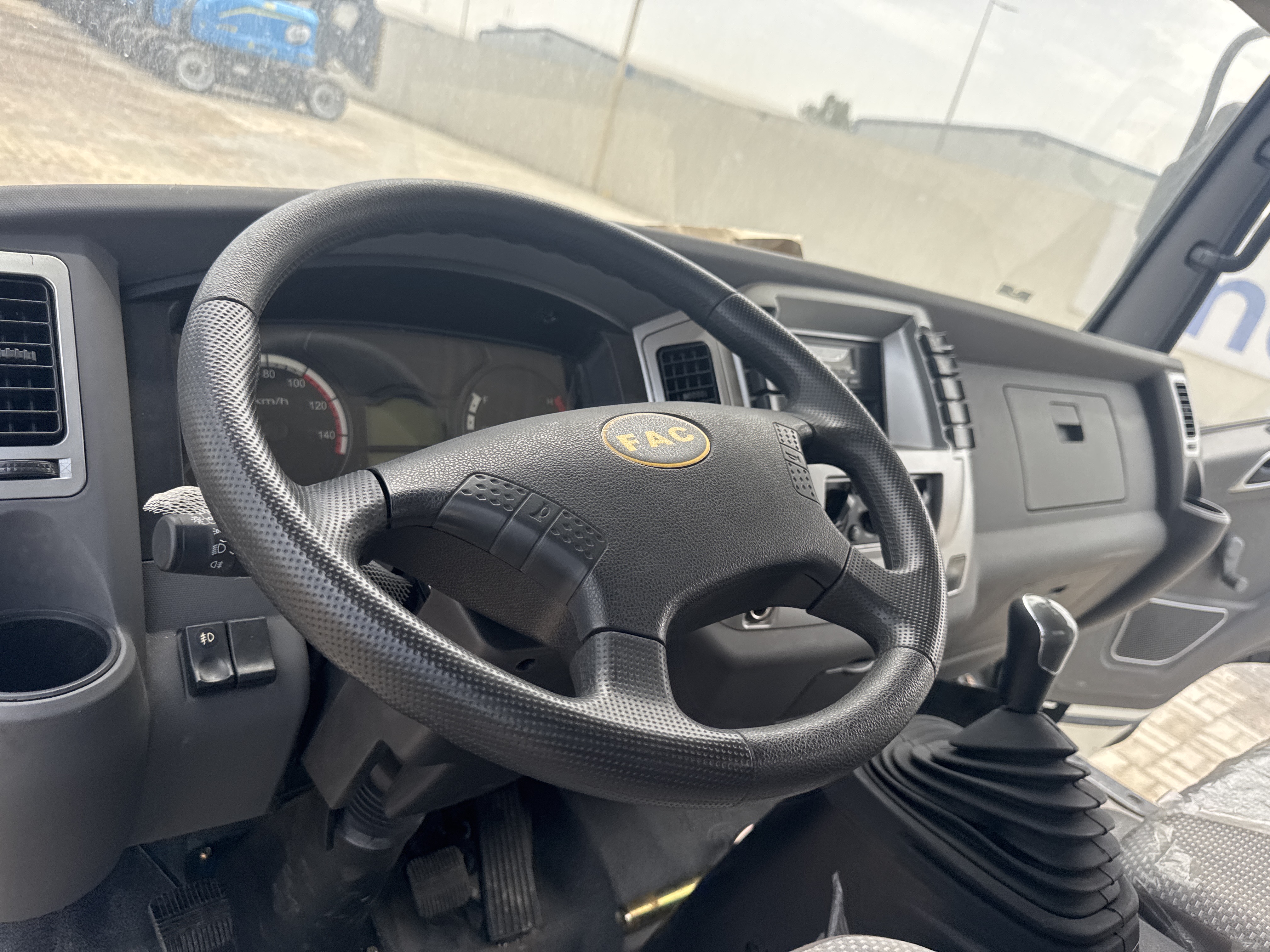 BTC-002-XCMG-SQS125-Boom-truck-cranes-inspection-Cabin-Steering-controls-1