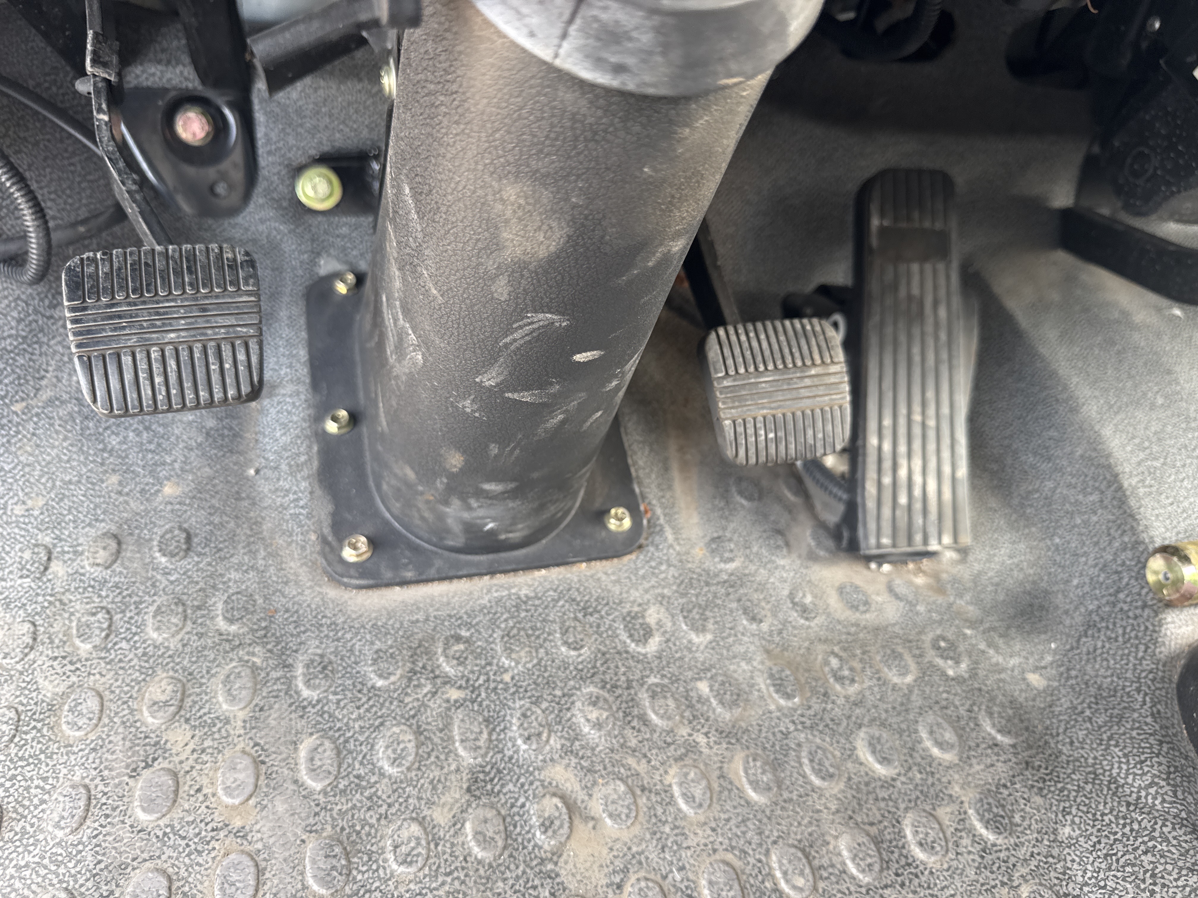 BTC-002-XCMG-SQS125-Boom-truck-cranes-inspection-Cabin-Pedals-1