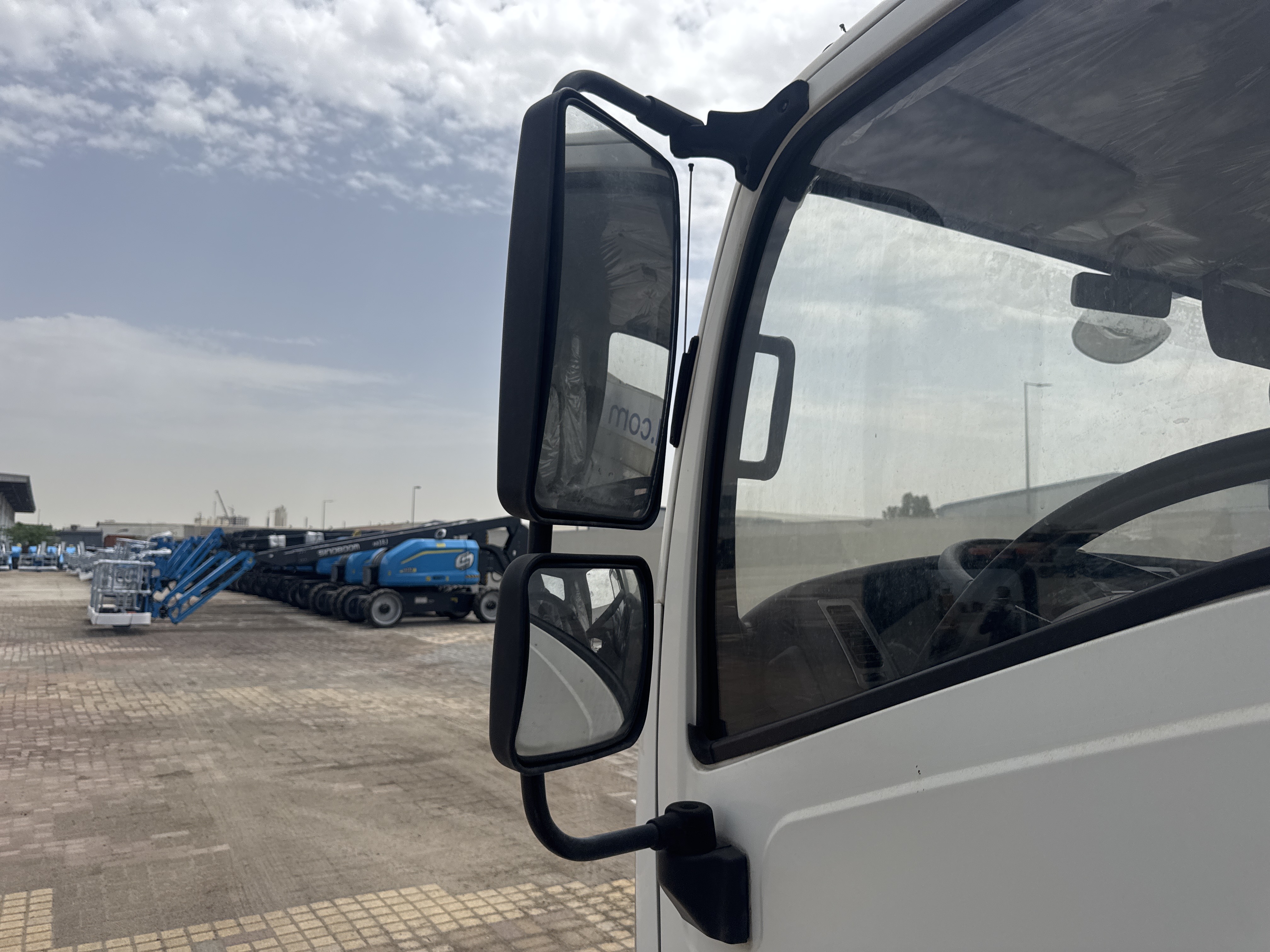BTC-002-XCMG-SQS125-Boom-truck-cranes-inspection-Cabin-Mirrors-1