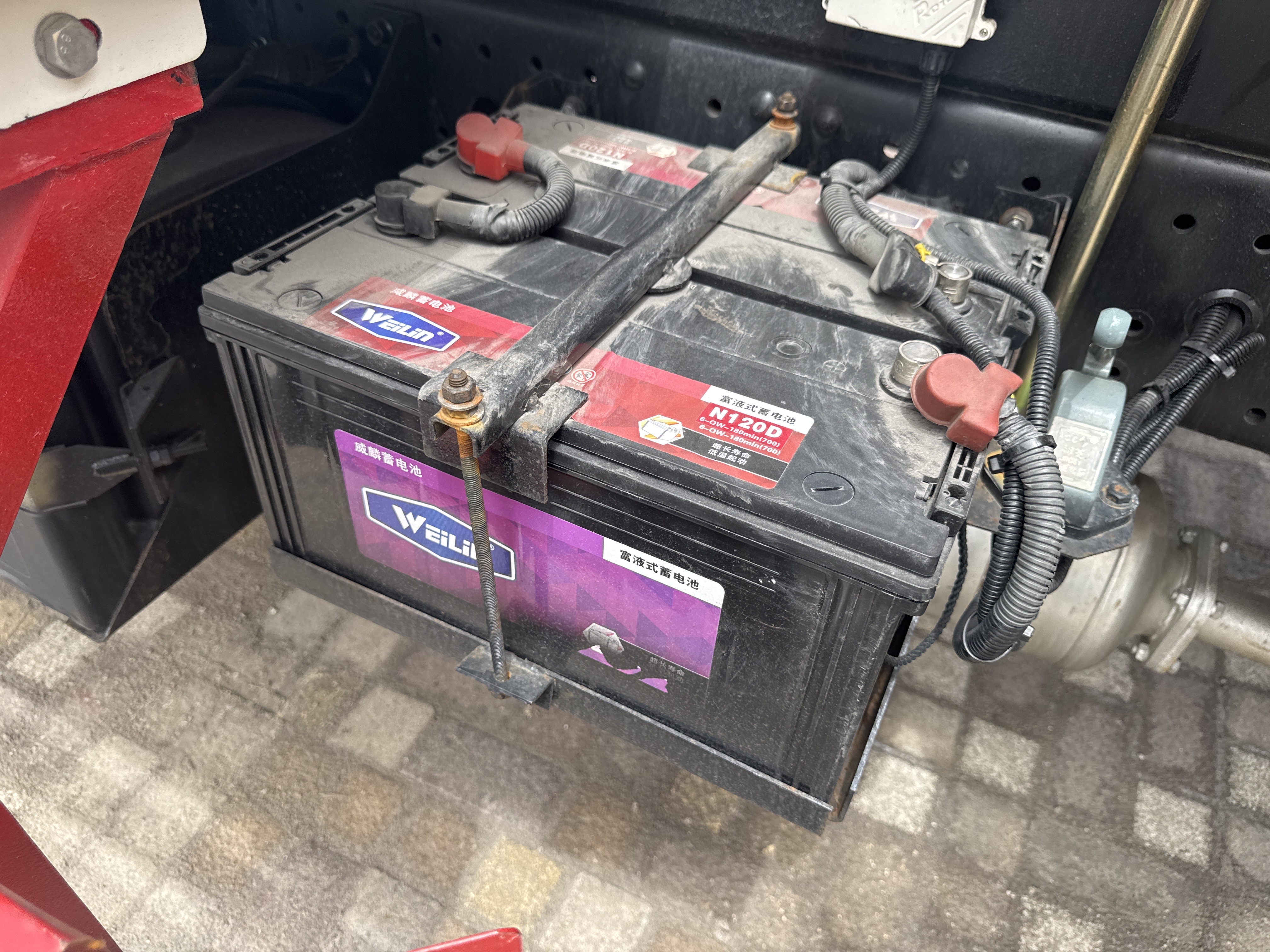 BTC-002-XCMG-SQS125-Boom-truck-cranes-inspection-Electronics-Battery-1