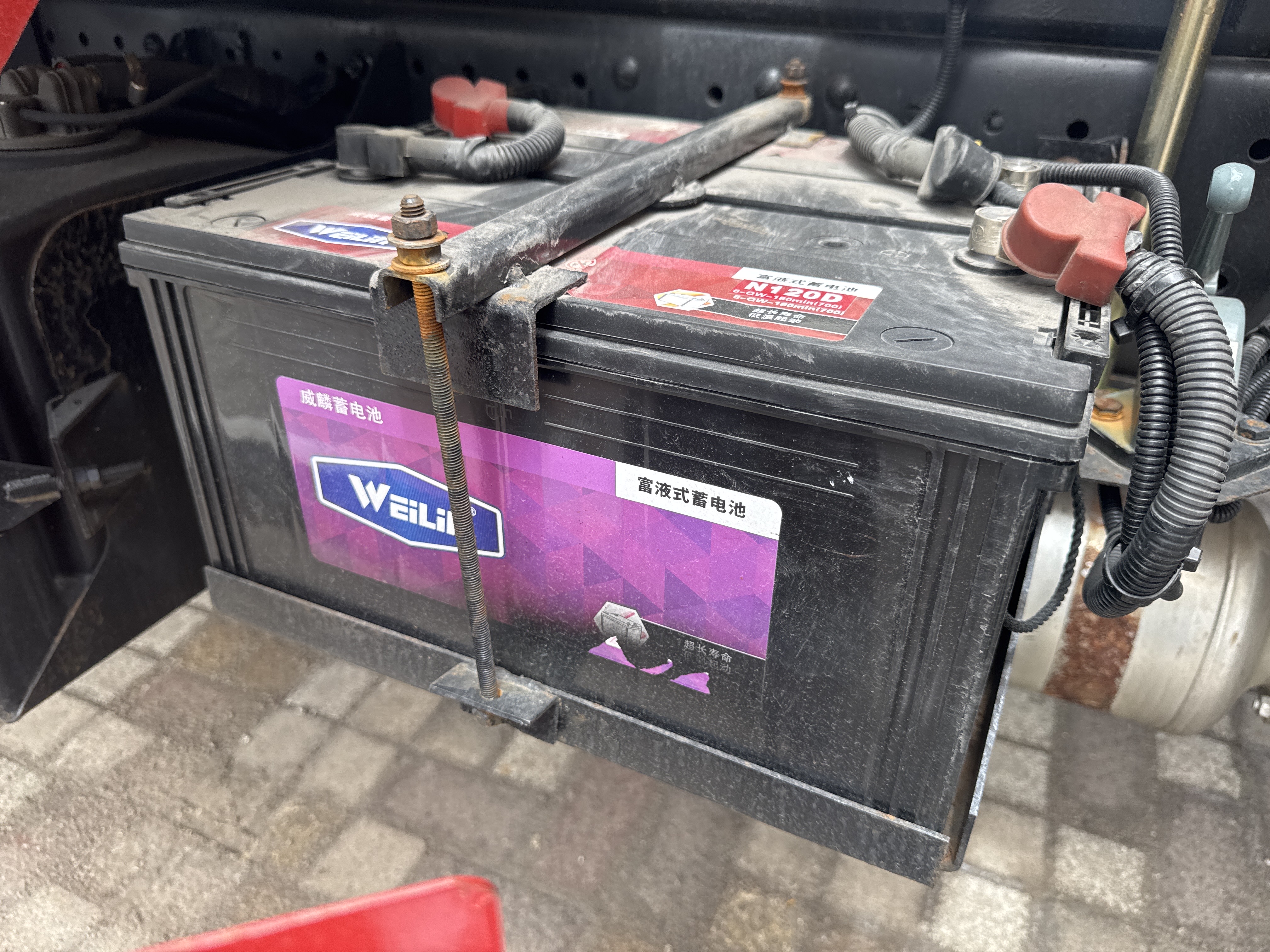 BTC-002-XCMG-SQS125-Boom-truck-cranes-inspection-Electronics-Battery-1