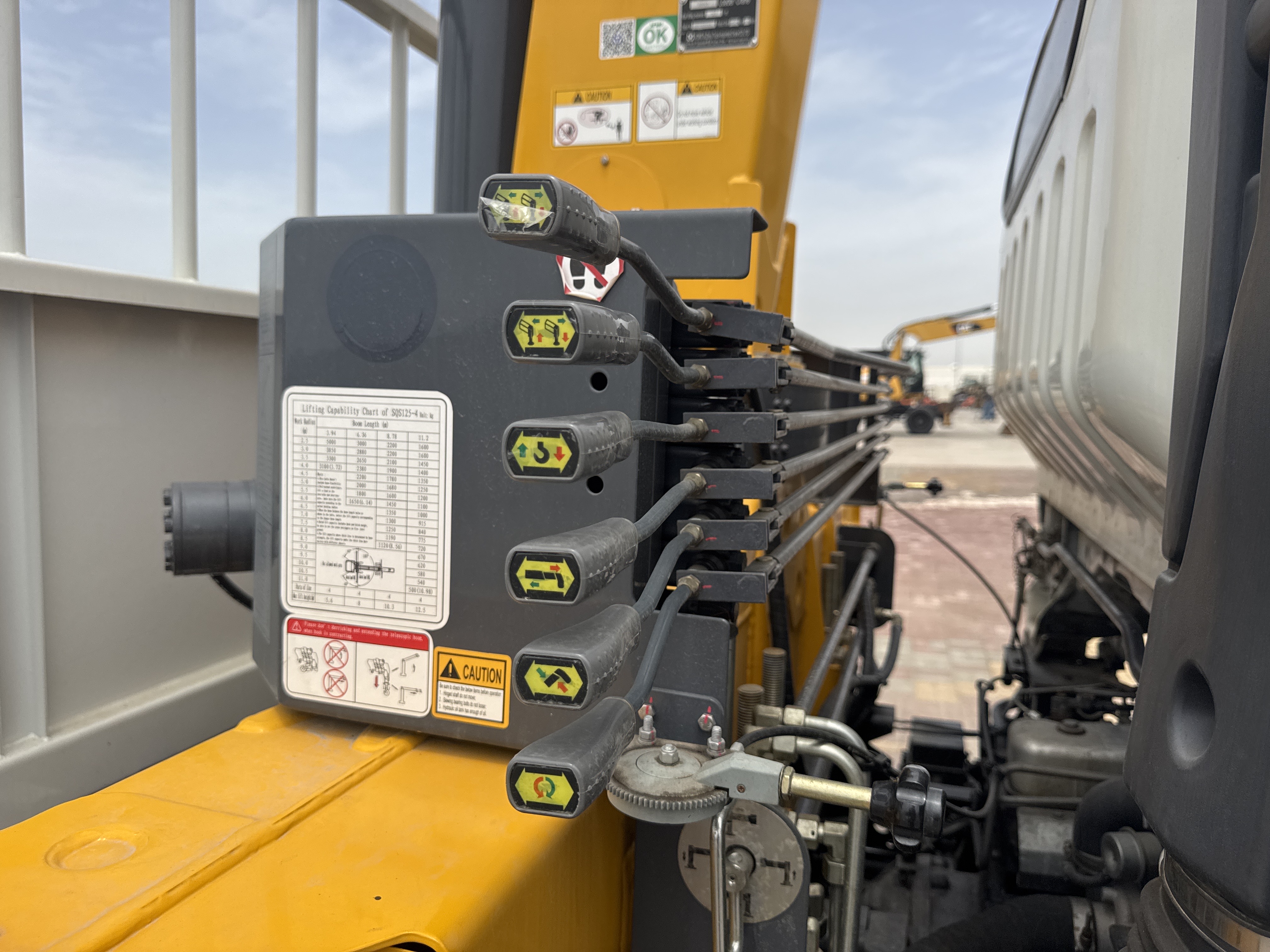 BTC-002-XCMG-SQS125-Boom-truck-cranes-inspection-Electronics-Ground-control-1