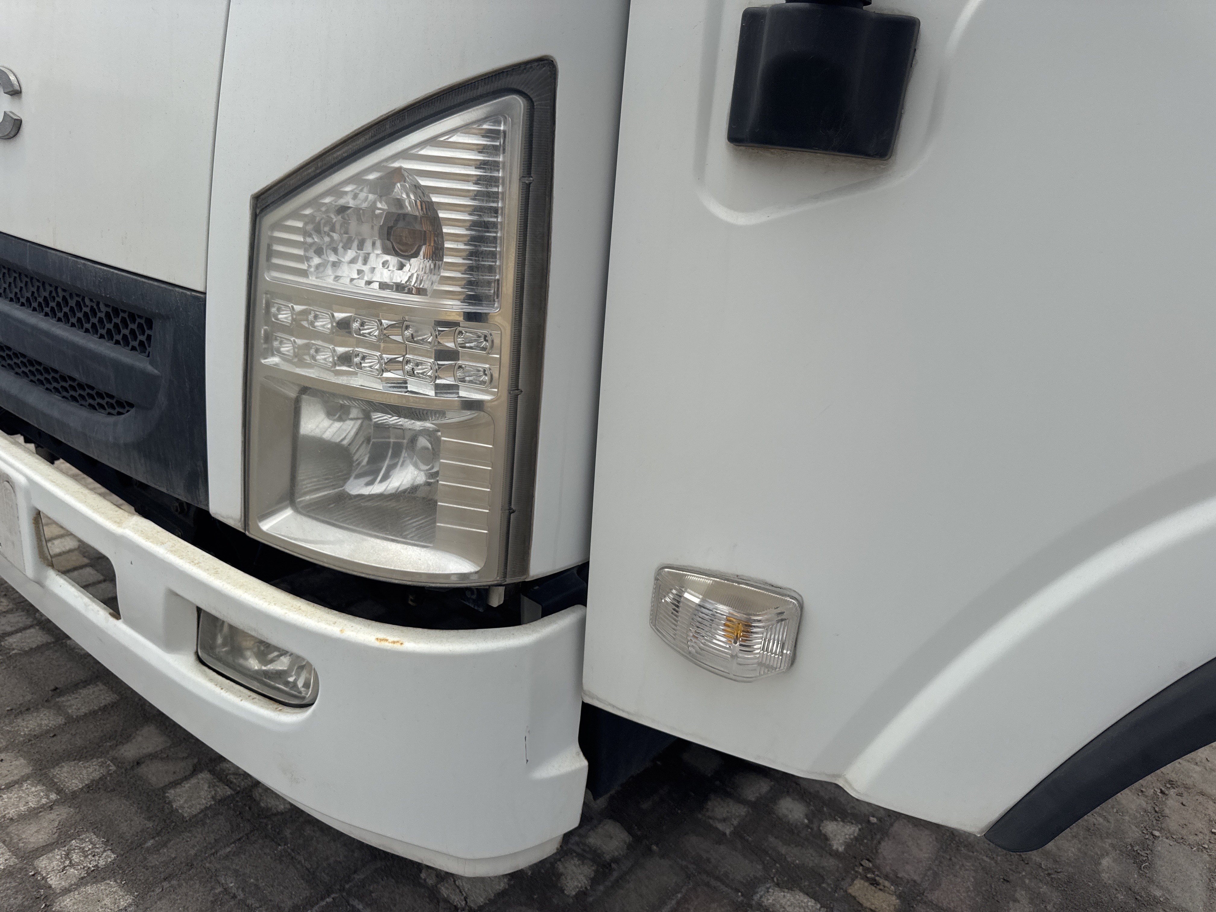 BTC-002-XCMG-SQS125-Boom-truck-cranes-inspection-Electronics-Lights-and-signals-1