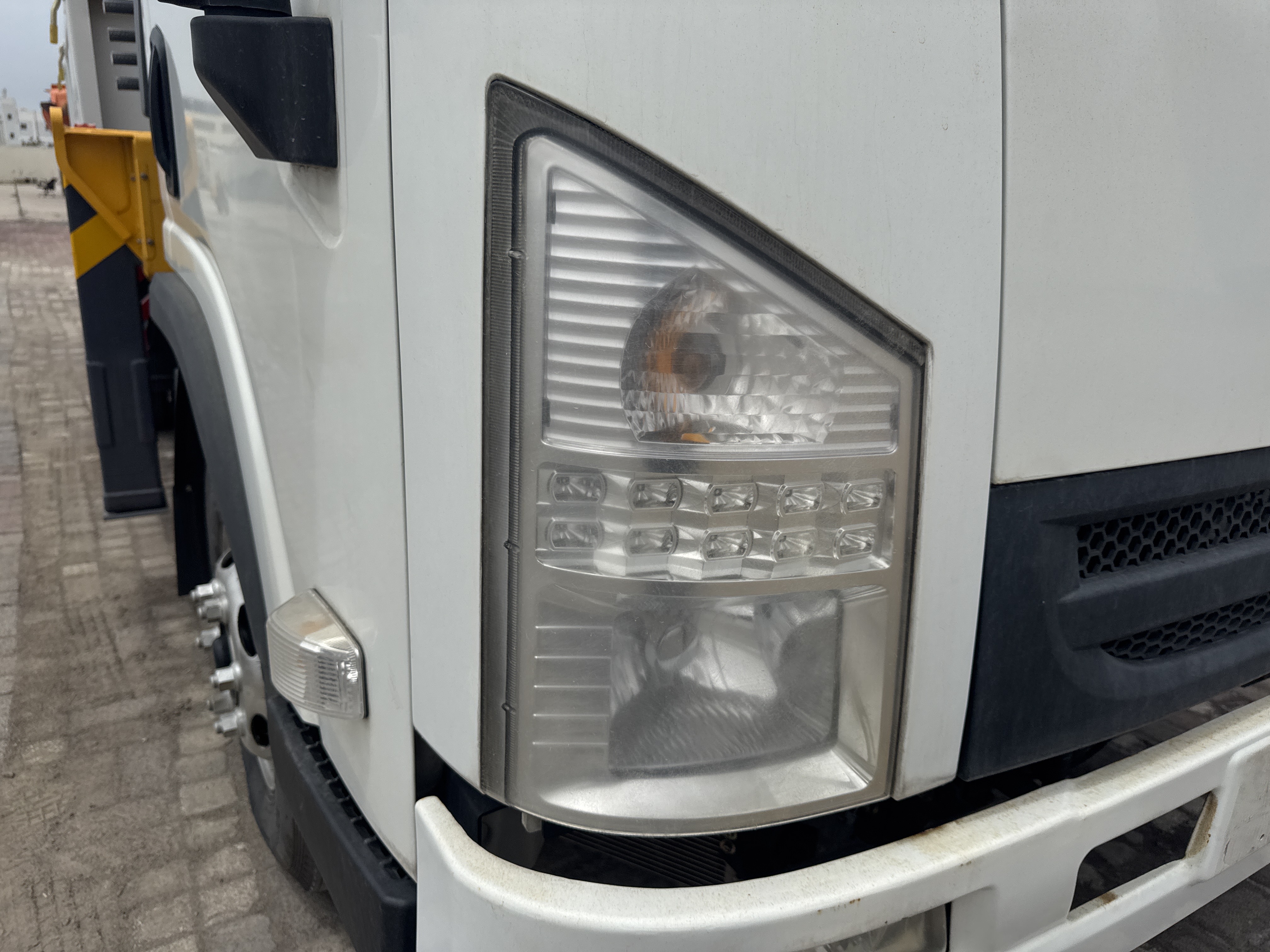 BTC-002-XCMG-SQS125-Boom-truck-cranes-inspection-Electronics-Lights-and-signals-1