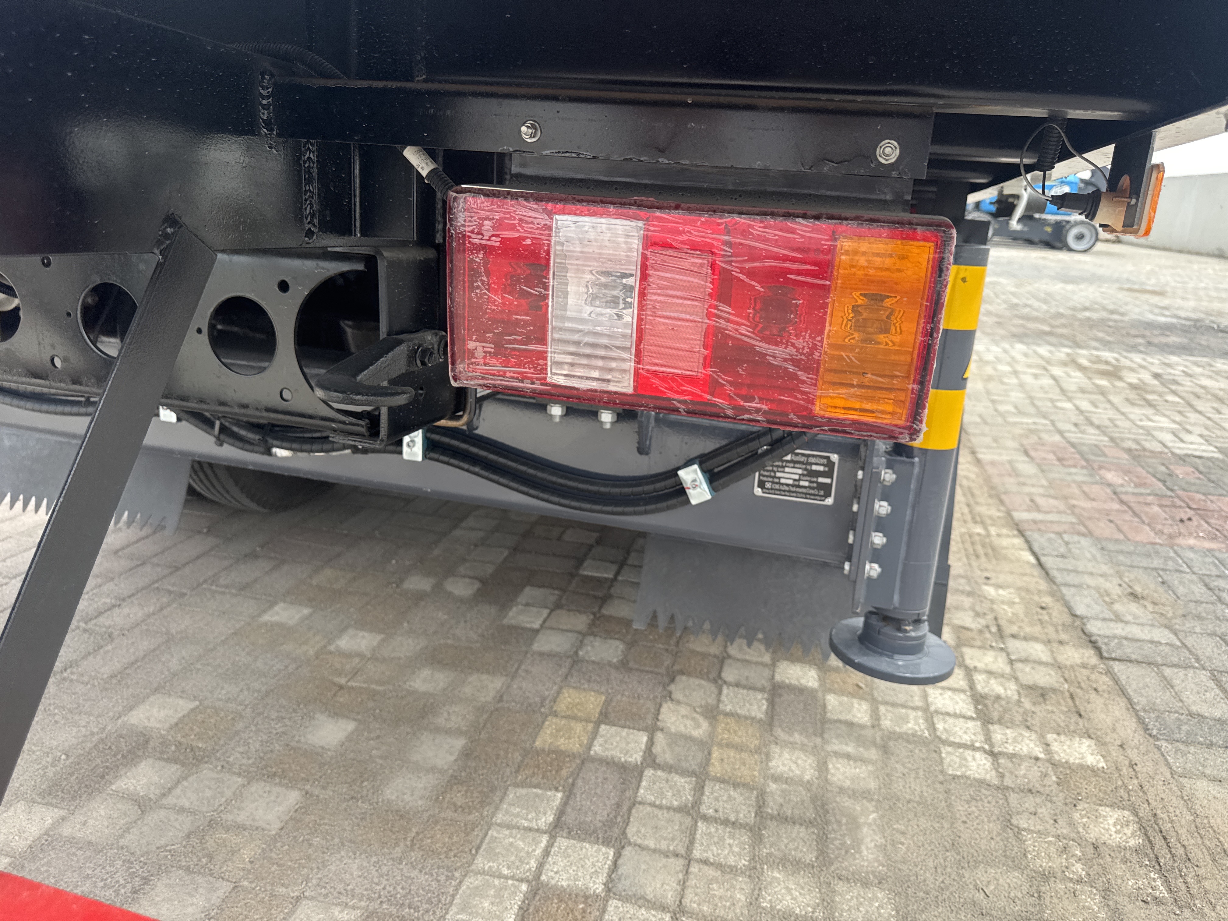 BTC-002-XCMG-SQS125-Boom-truck-cranes-inspection-Electronics-Lights-and-signals-1