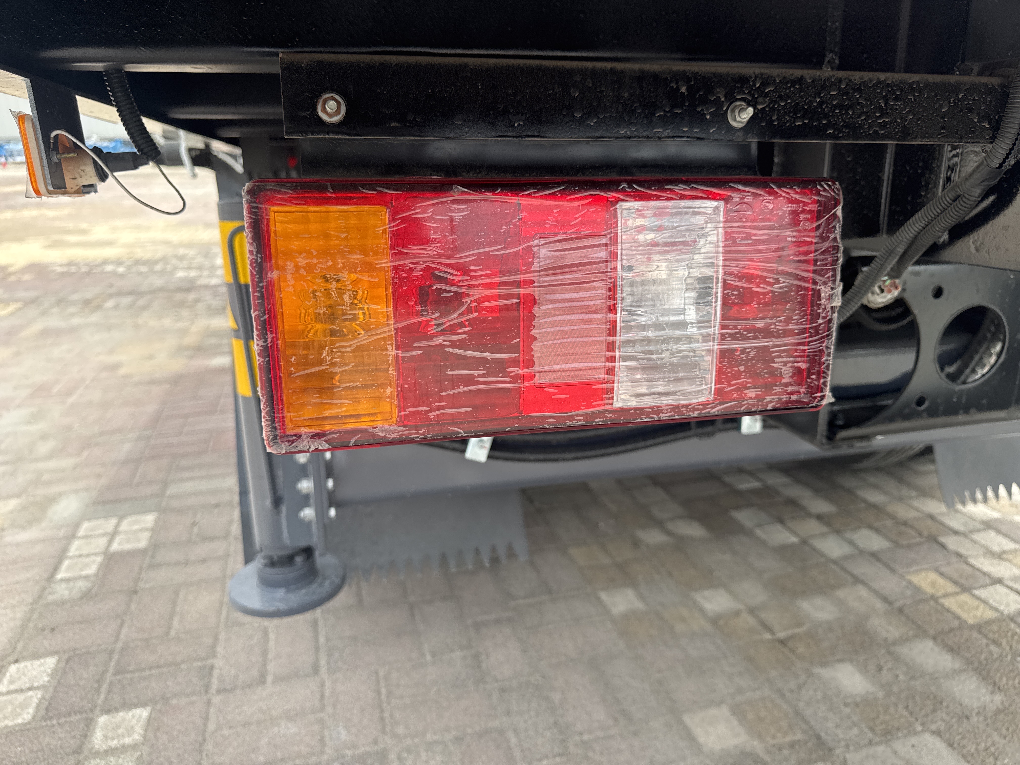 BTC-002-XCMG-SQS125-Boom-truck-cranes-inspection-Electronics-Lights-and-signals-1