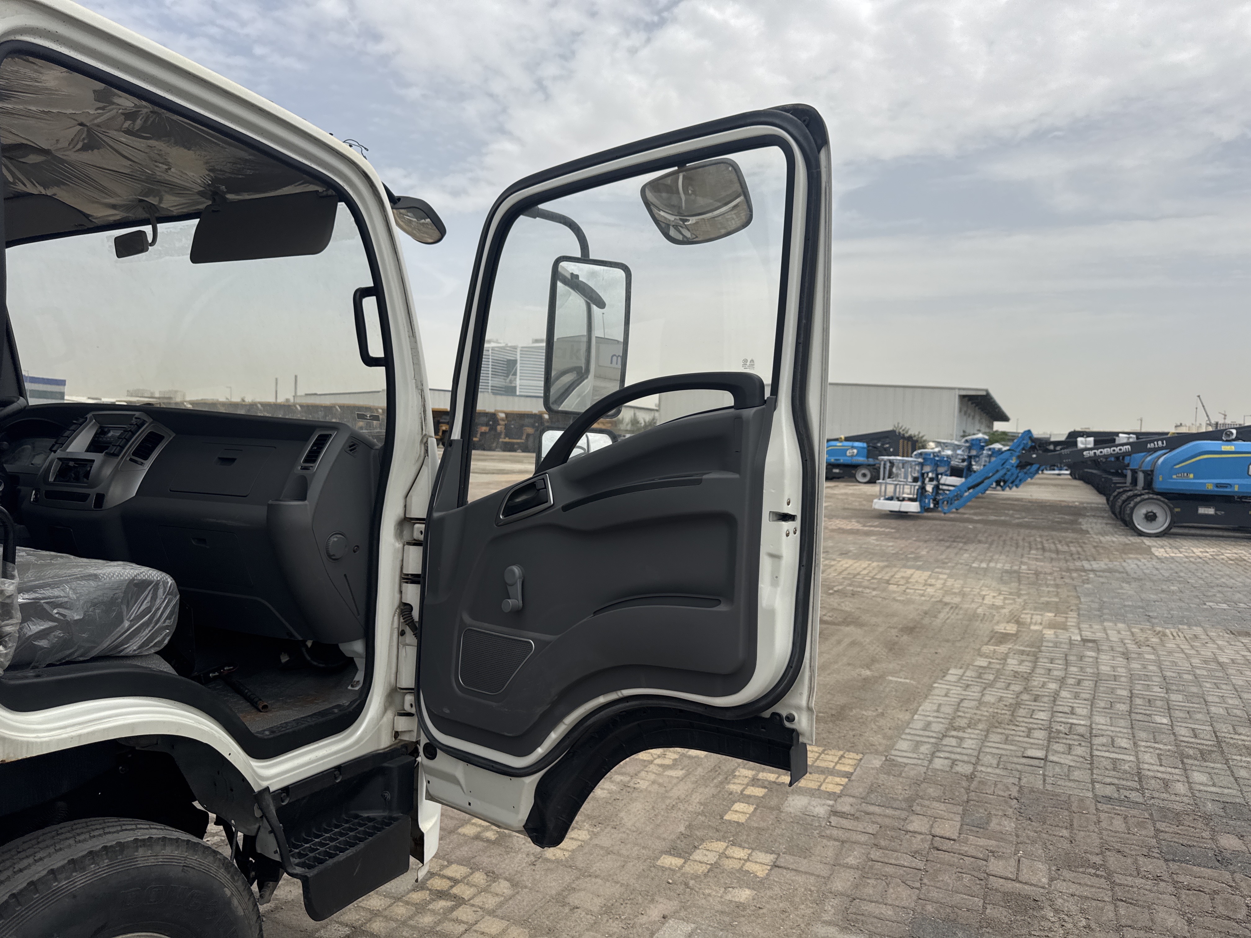 BTC-002-XCMG-SQS125-Boom-truck-cranes-inspection-Structure-Doors-1