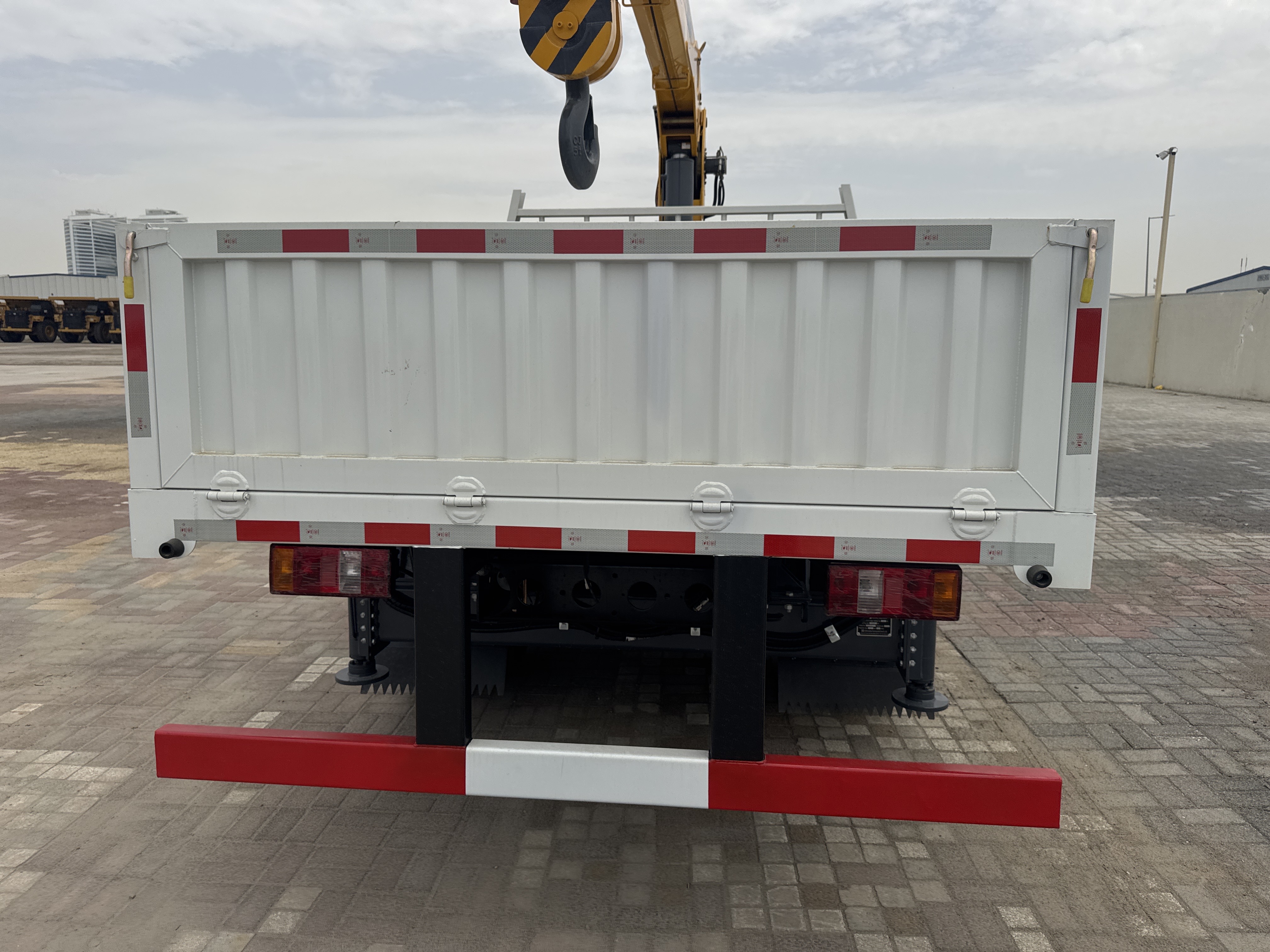 BTC-002-XCMG-SQS125-Boom-truck-cranes-inspection-Structure-Tailgate-1