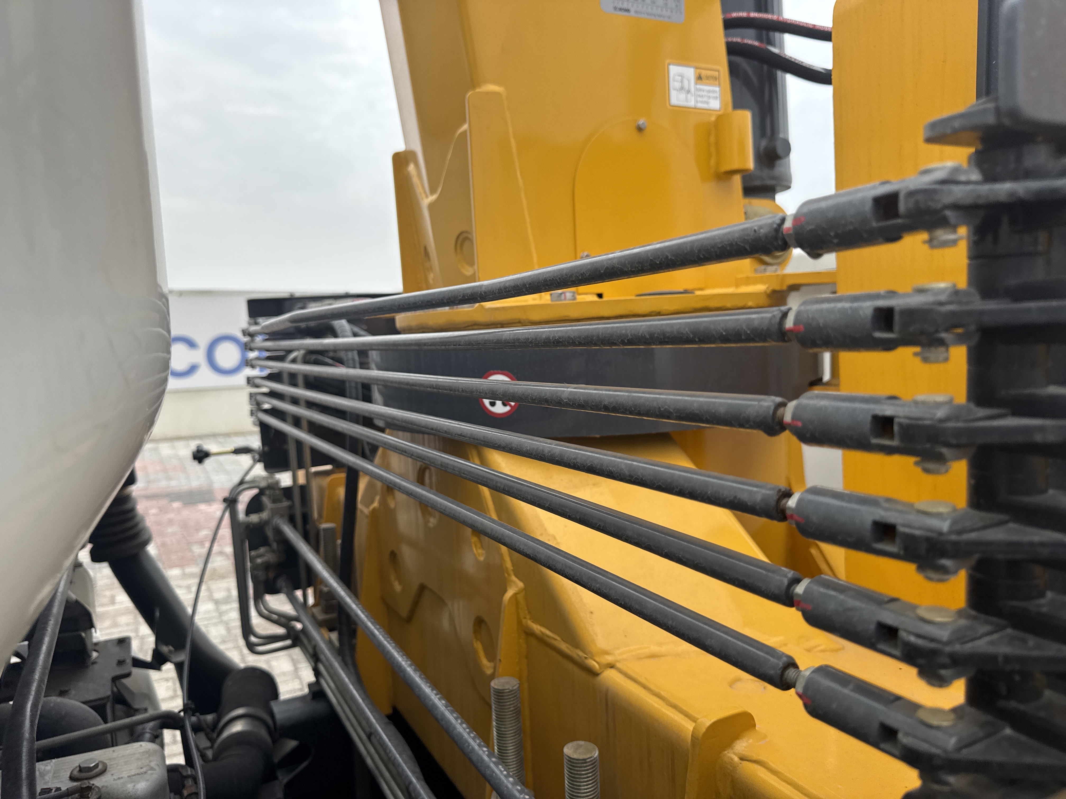 BTC-002-XCMG-SQS125-Boom-truck-cranes-inspection-Hydraulics-Hydraulic-hoses-and-lines-1