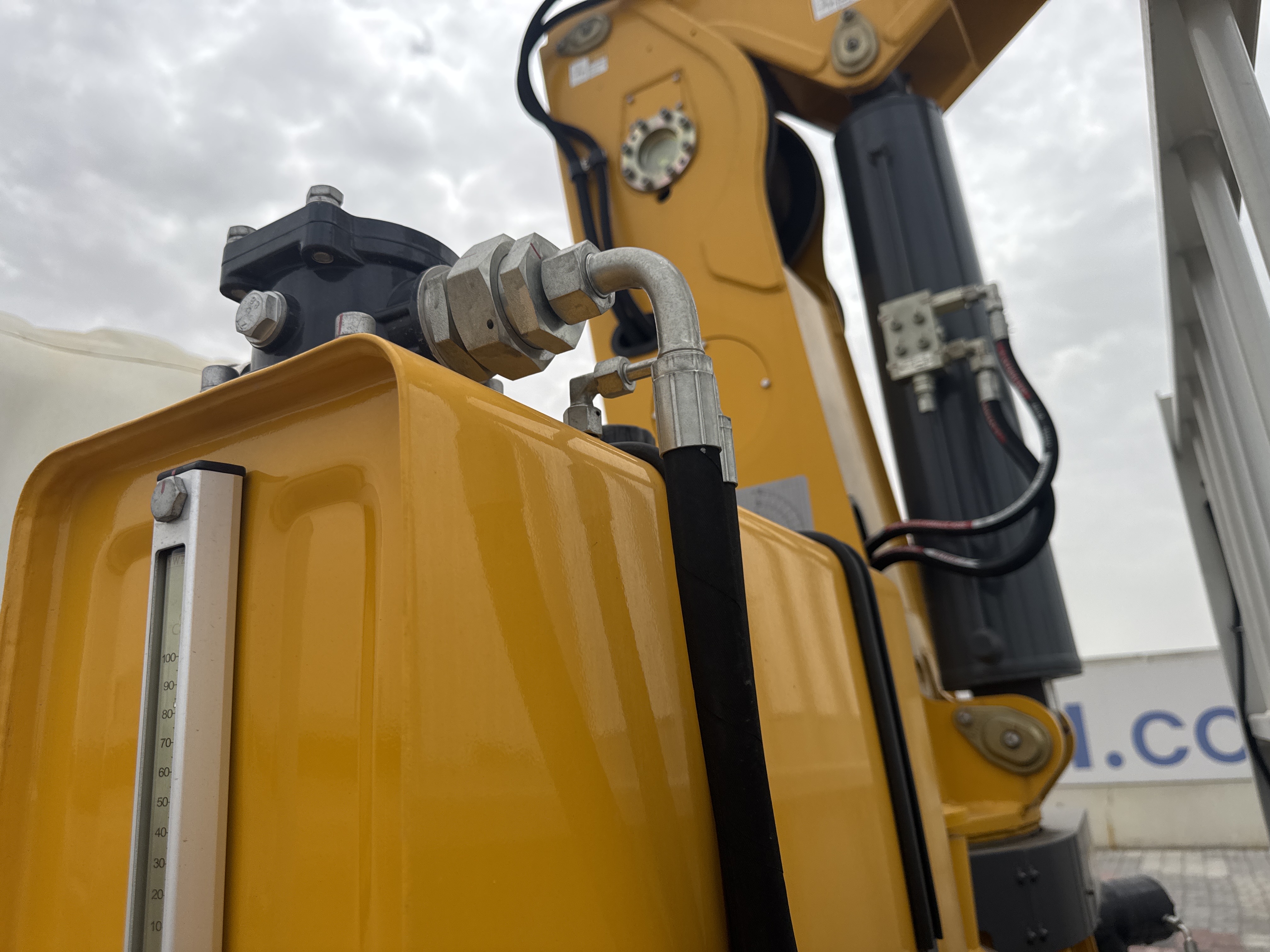 BTC-002-XCMG-SQS125-Boom-truck-cranes-inspection-Hydraulics-Hydraulic-hoses-and-lines-1