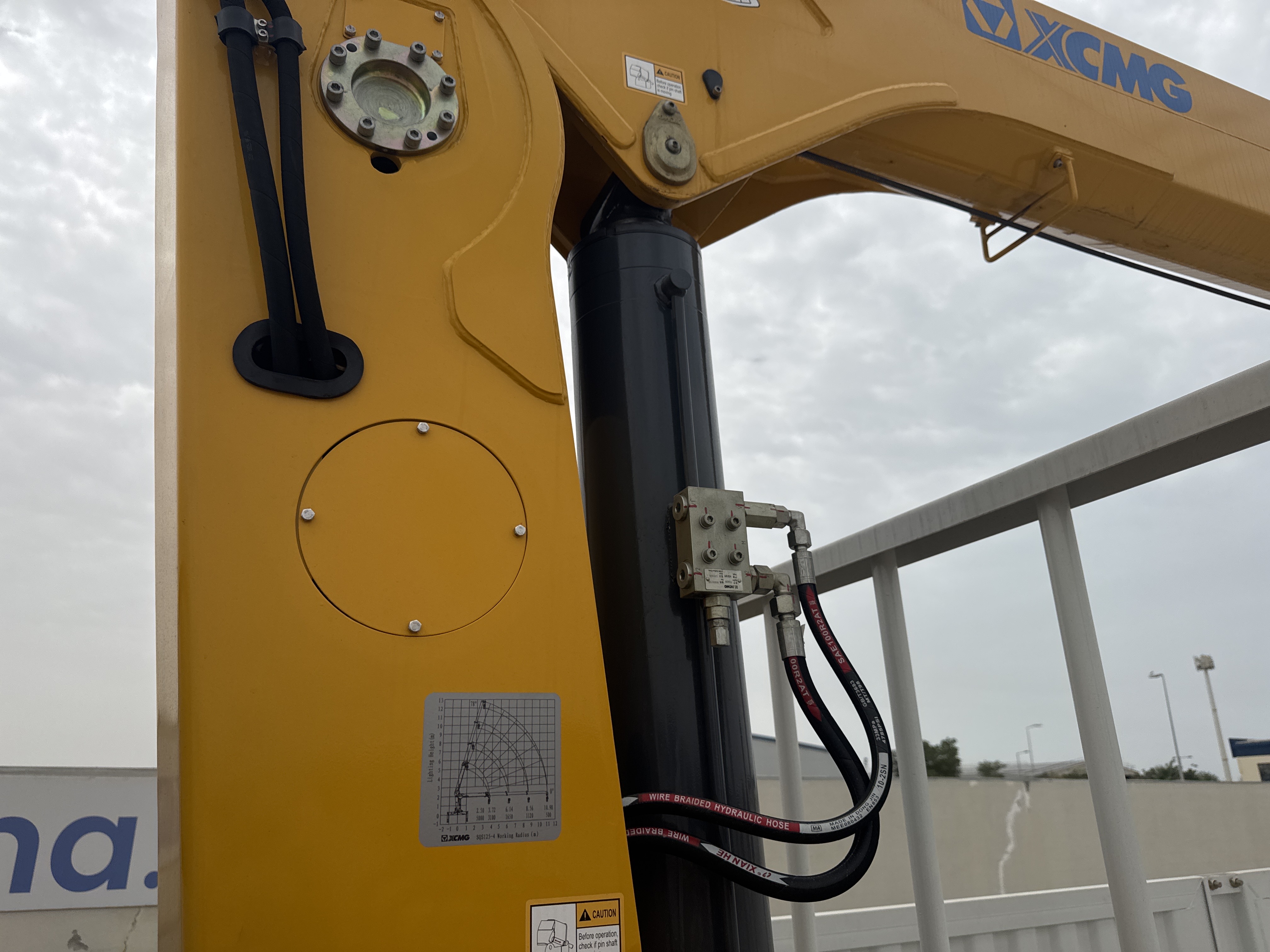 BTC-002-XCMG-SQS125-Boom-truck-cranes-inspection-Hydraulics-Boom-lift-cylinder-1