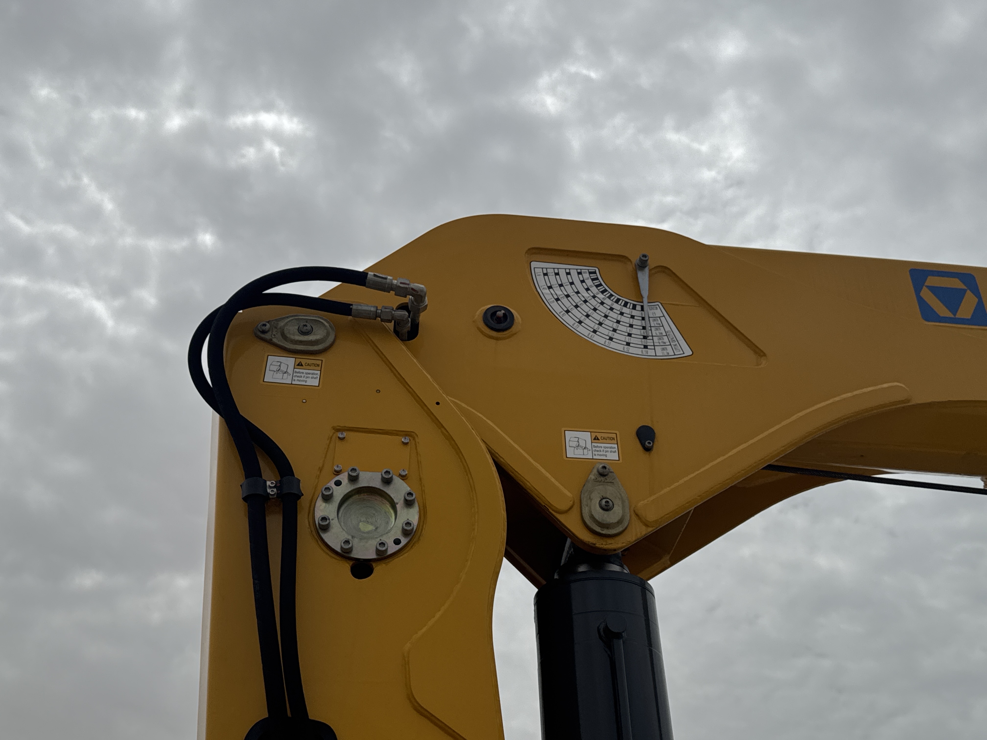 BTC-002-XCMG-SQS125-Boom-truck-cranes-inspection-Hydraulics-Boom-base-pin-and-bushings-1