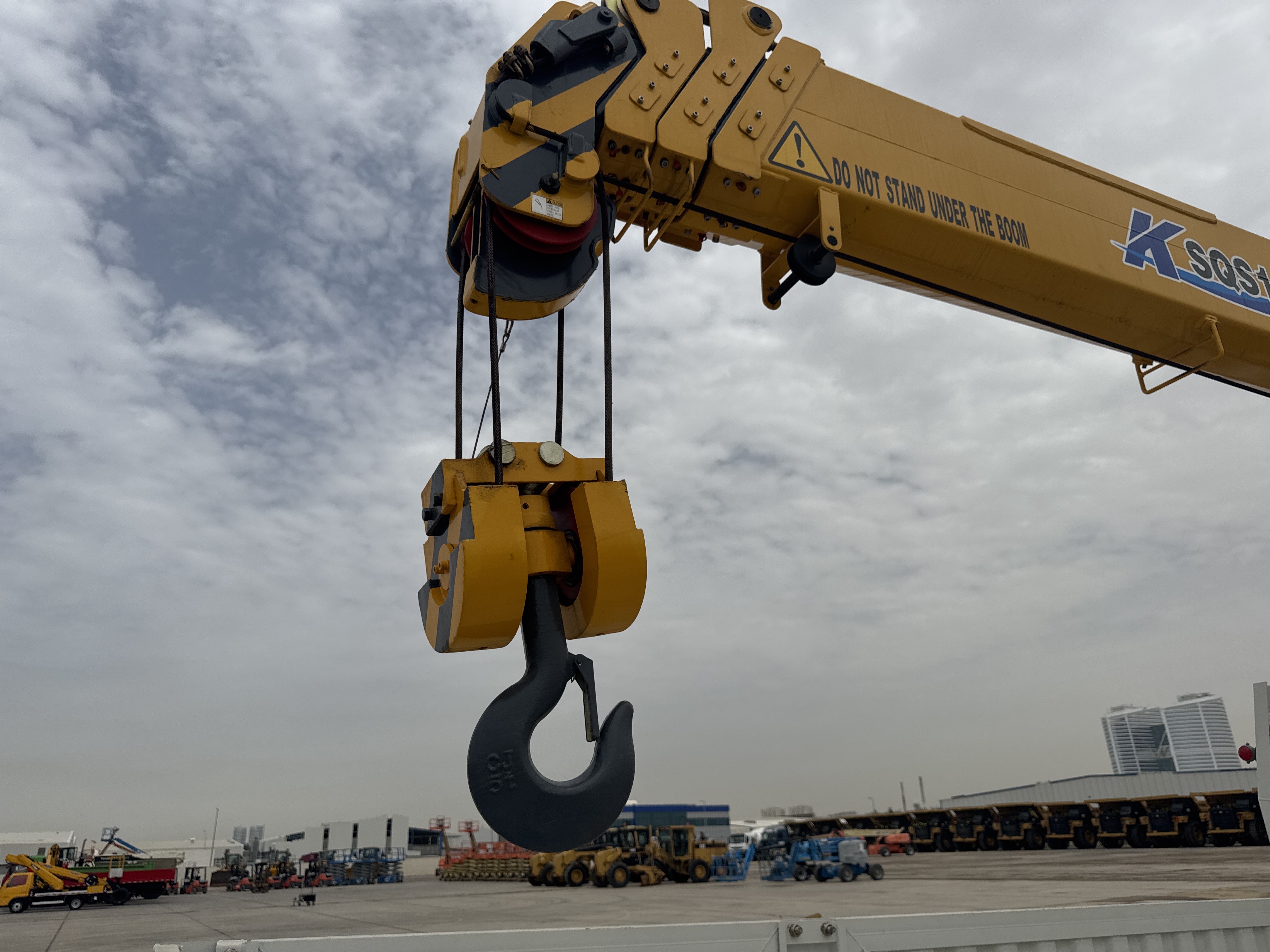 BTC-002-XCMG-SQS125-Boom-truck-cranes-inspection-Structure-Main-hook-1