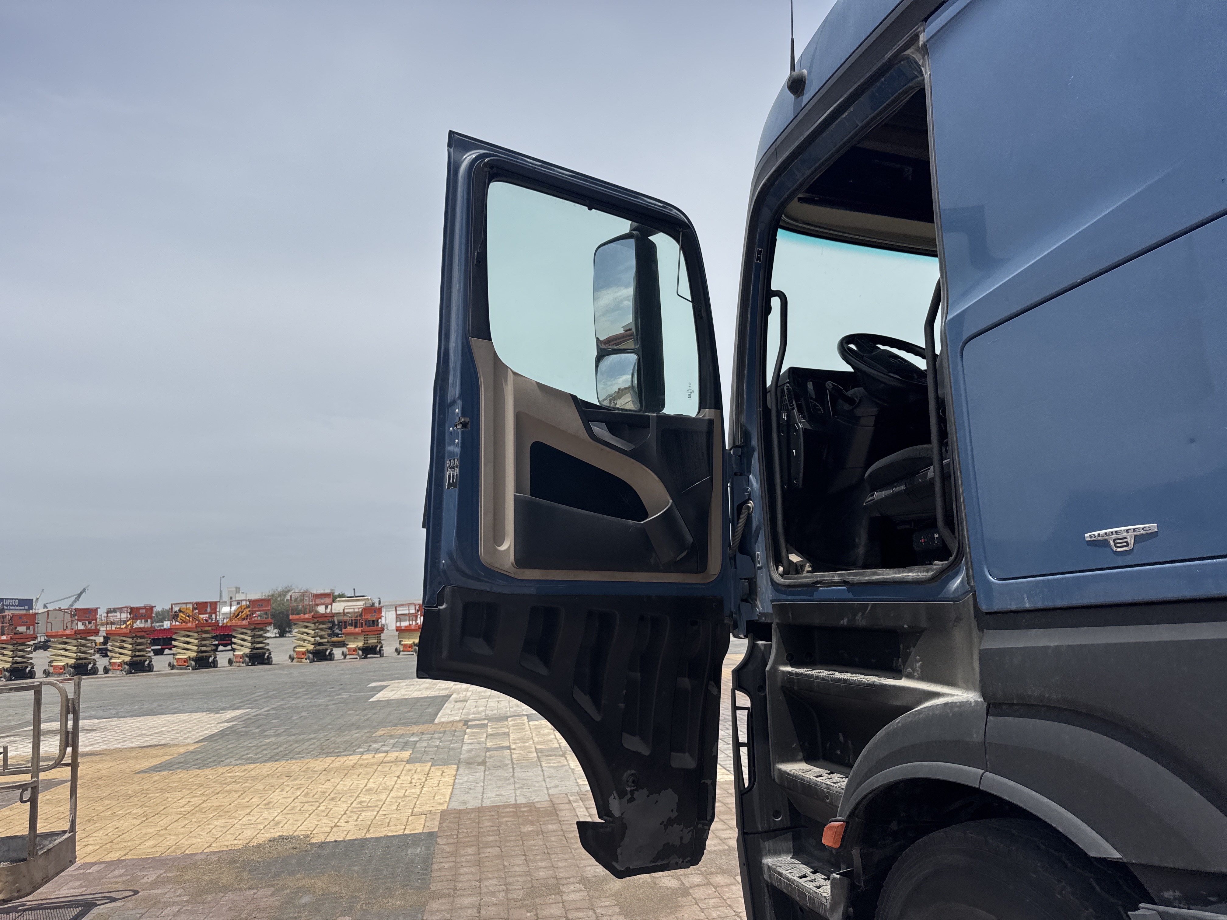 PMT-004-Mercedes-Benz-Actros-1845-Trailer-trucks-inspection-Structure-Doors-1