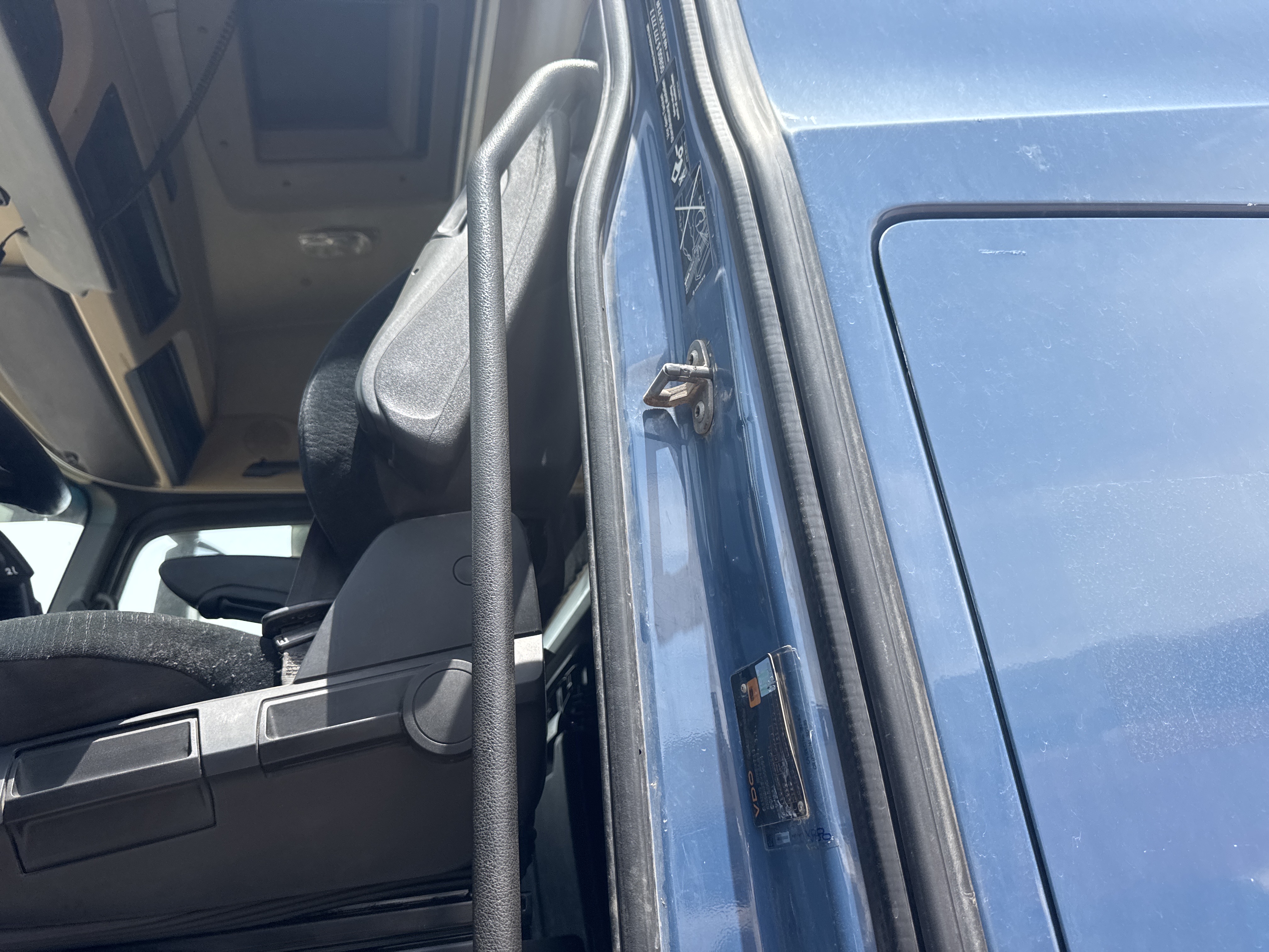 PMT-004-Mercedes-Benz-Actros-1845-Trailer-trucks-inspection-Structure-Handrails-1
