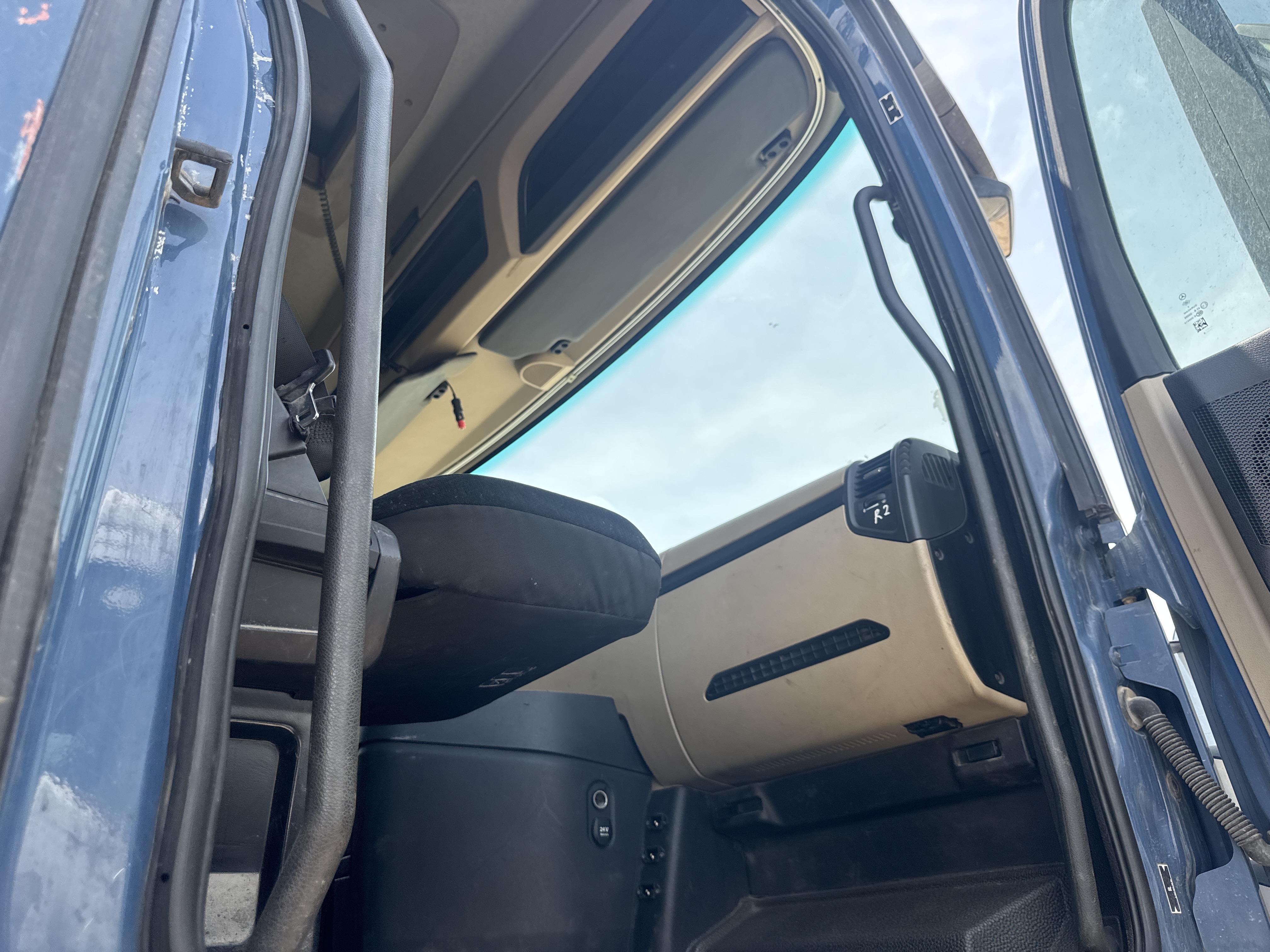 PMT-004-Mercedes-Benz-Actros-1845-Trailer-trucks-inspection-Structure-Handrails-1