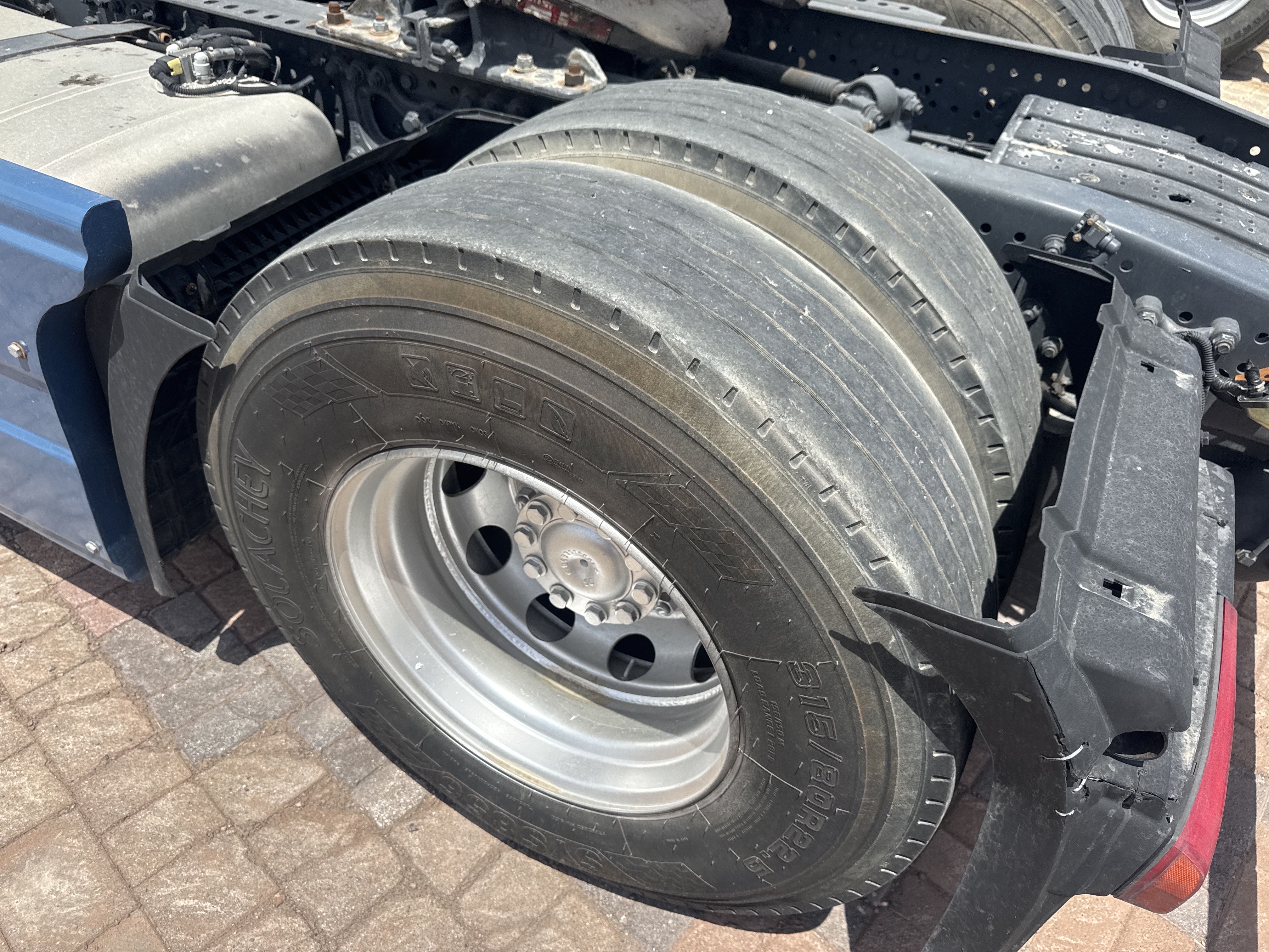 PMT-004-Mercedes-Benz-Actros-1845-Trailer-trucks-inspection-Chassis-Left-rear-tire-/-wheel-hub---condition-1