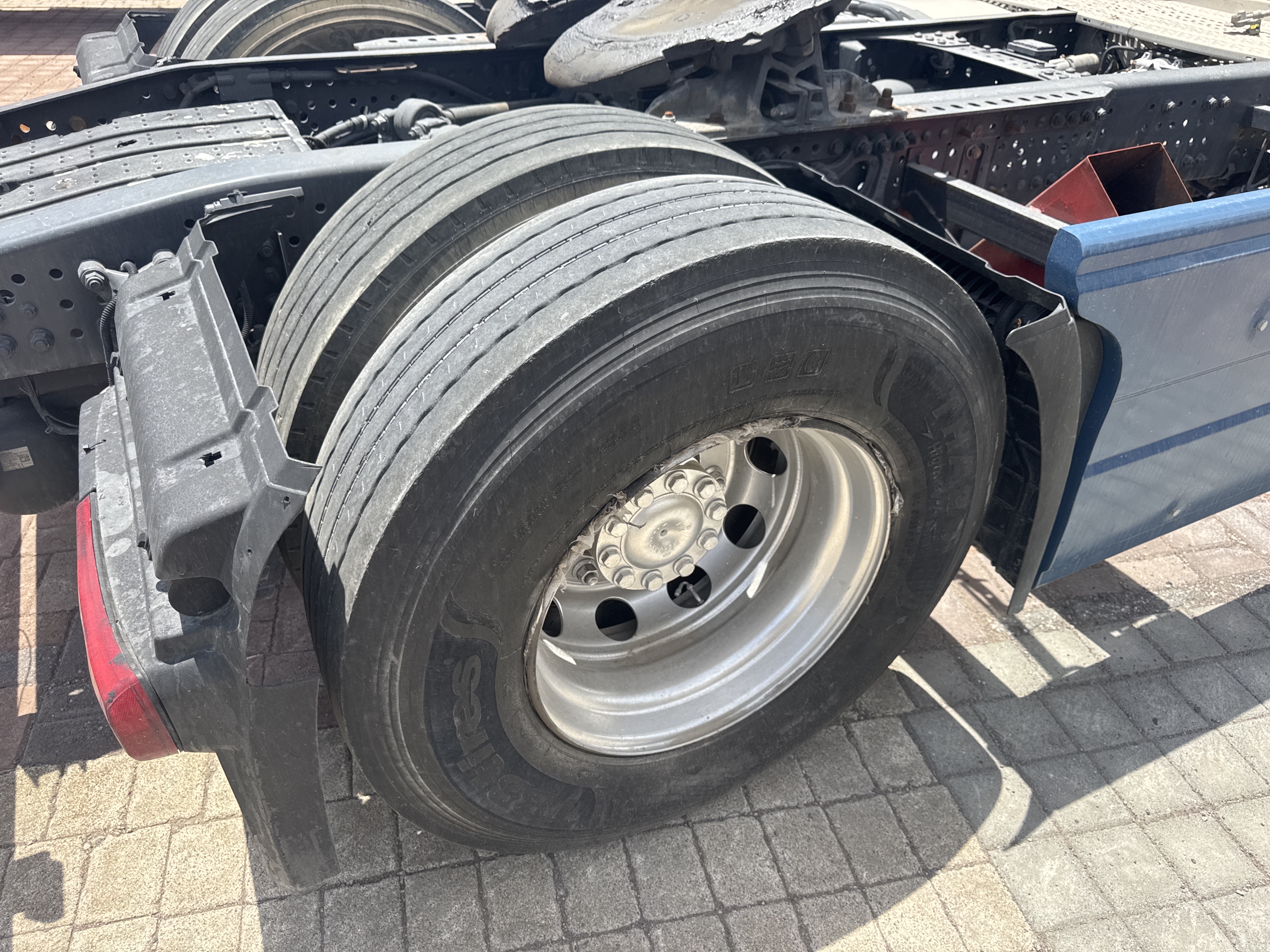 PMT-004-Mercedes-Benz-Actros-1845-Trailer-trucks-inspection-Chassis-Right-rear-tire-/-wheel-hub---condition-1