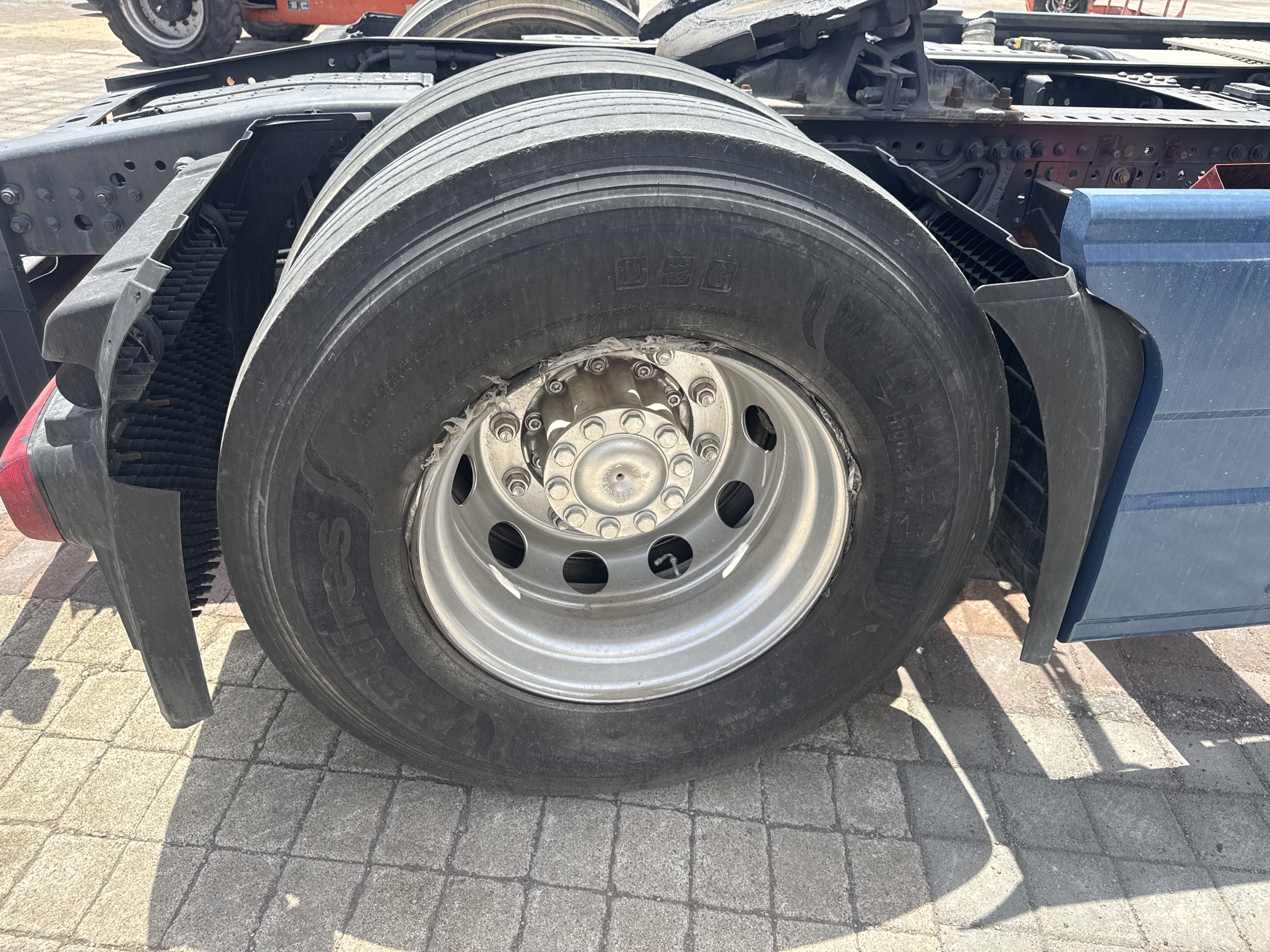 PMT-004-Mercedes-Benz-Actros-1845-Trailer-trucks-inspection-Chassis-Right-rear-tire-/-wheel-hub---condition-1