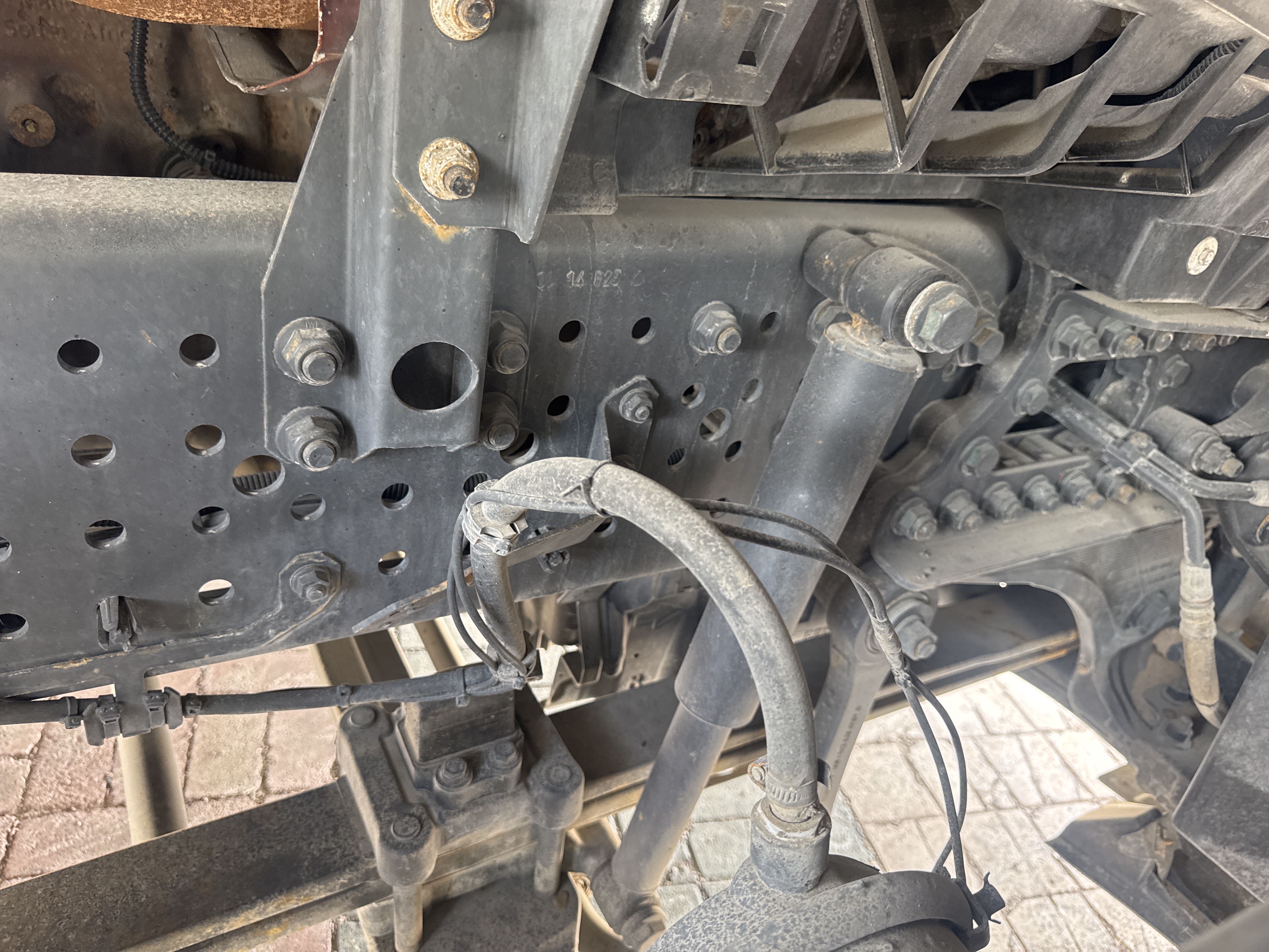 PMT-004-Mercedes-Benz-Actros-1845-Trailer-trucks-inspection-Chassis-Front-suspension-1